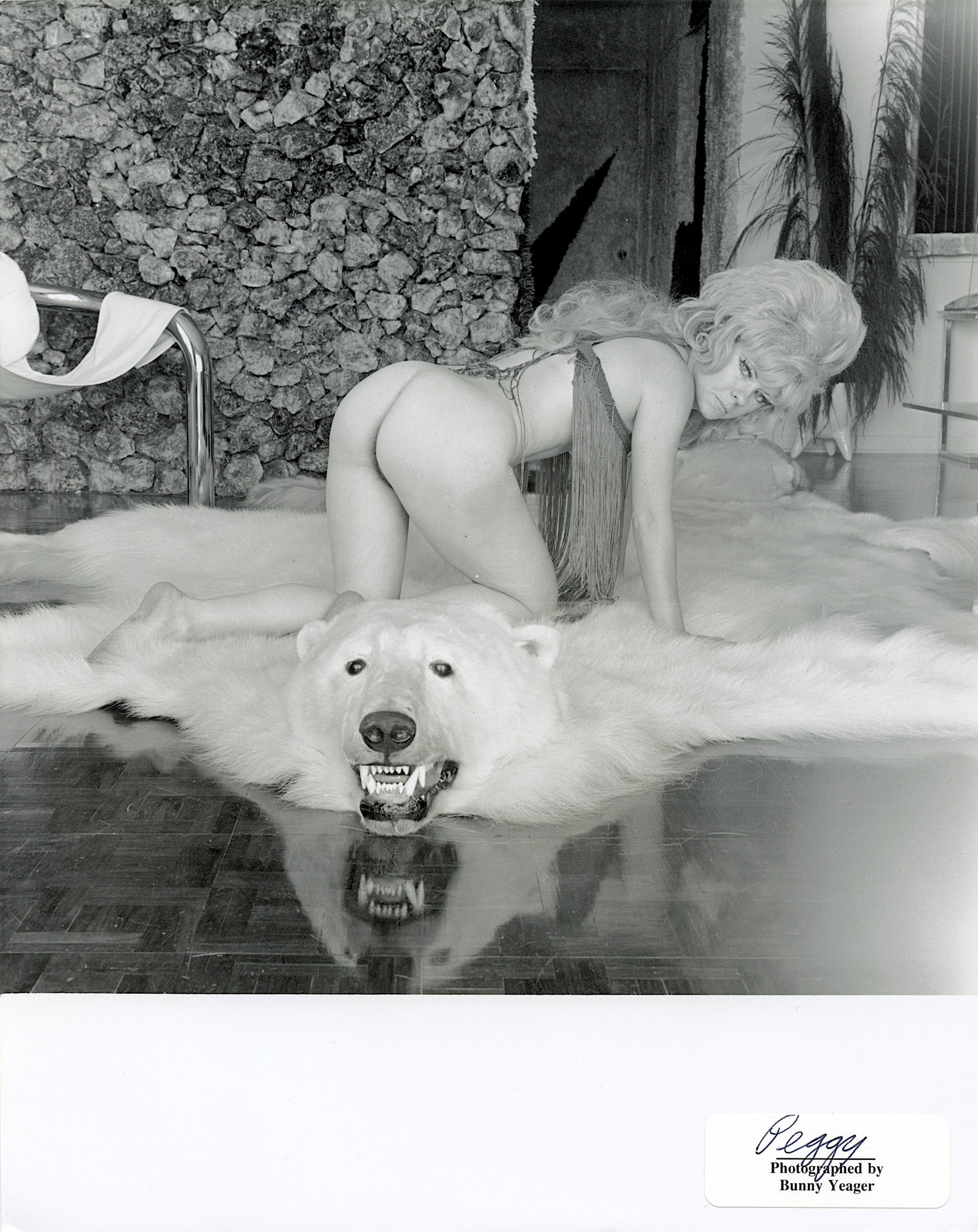 Original Photo Pin Up Estate BUNNY YEAGER 10 x 8 Inch: Labelled model PEGGY. This lot is coming from Bunny Yeager's estate/archives. Linnea Eleanor "Bunny" Yeager (March 13, 1929 - May 24, 2014) was an American photographer and pin-up model. She met Betti