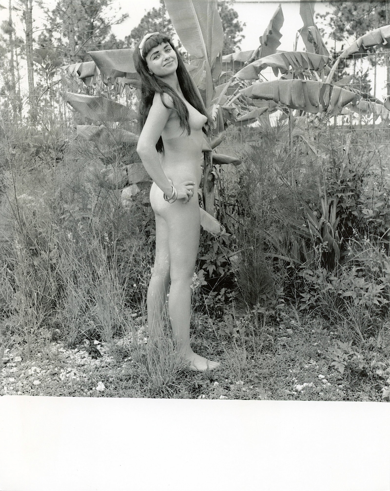 Original Photo Pin Up Estate BUNNY YEAGER 10 x 8 Inch: This lot is coming from Bunny Yeager's estate/archives. Linnea Eleanor "Bunny" Yeager (March 13, 1929 - May 24, 2014) was an American photographer and pin-up model. She met Bettie Page in 1954, and to