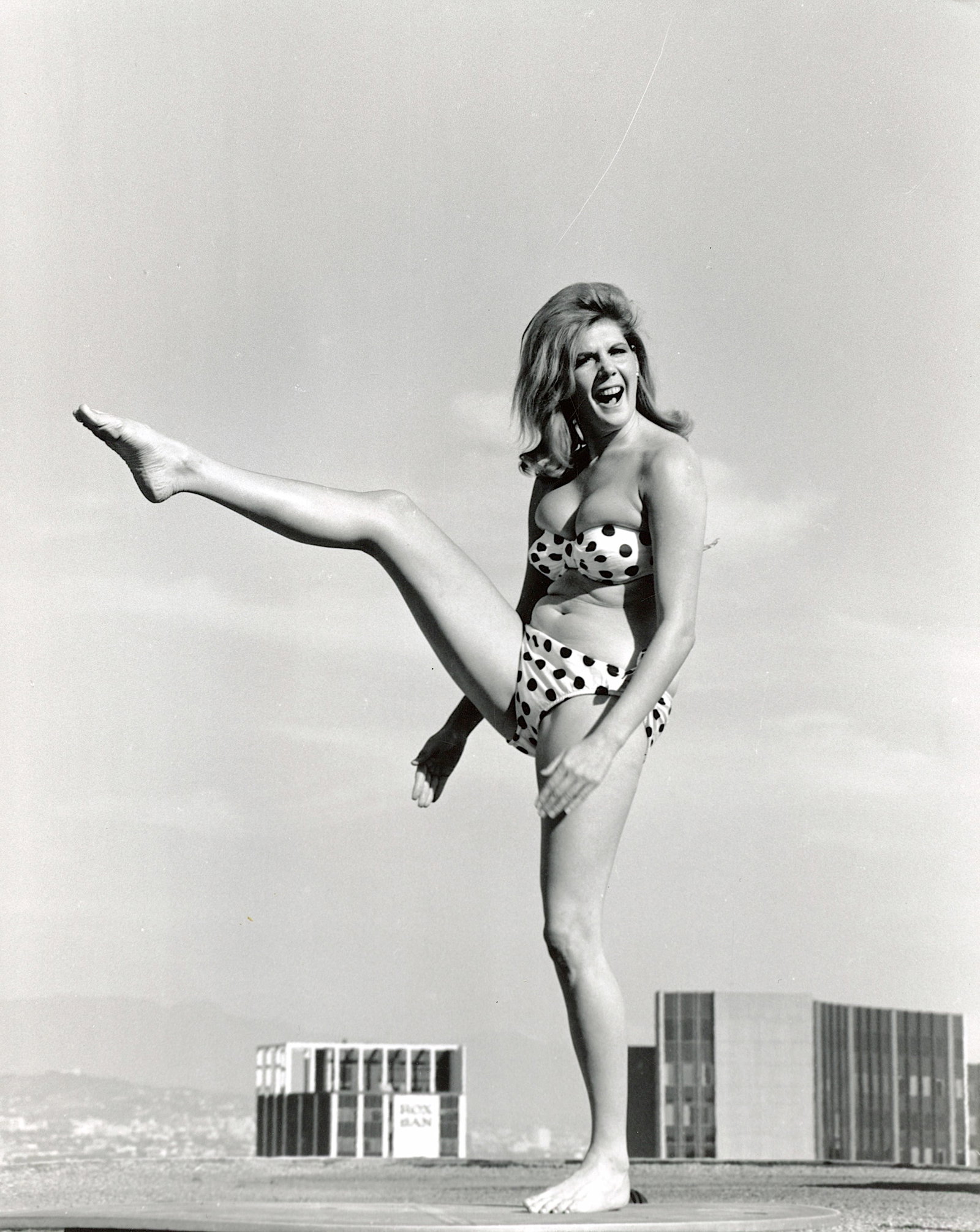 Original Photo Pin Up Estate BUNNY YEAGER 10 x 8 Inch: This lot is coming from Bunny Yeager's estate/archives. Linnea Eleanor "Bunny" Yeager (March 13, 1929 - May 24, 2014) was an American photographer and pin-up model. She met Bettie Page in 1954, and to