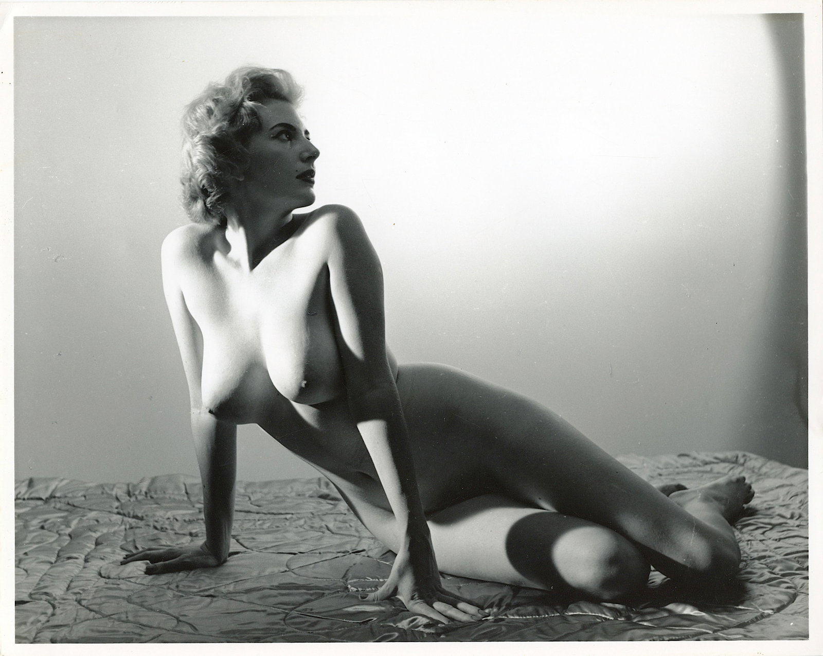 Original Photo Pin Up Estate BUNNY YEAGER 10 x 8 Inch: This lot is coming from Bunny Yeager's estate/archives. Linnea Eleanor "Bunny" Yeager (March 13, 1929 - May 24, 2014) was an American photographer and pin-up model. She met Bettie Page in 1954, and to