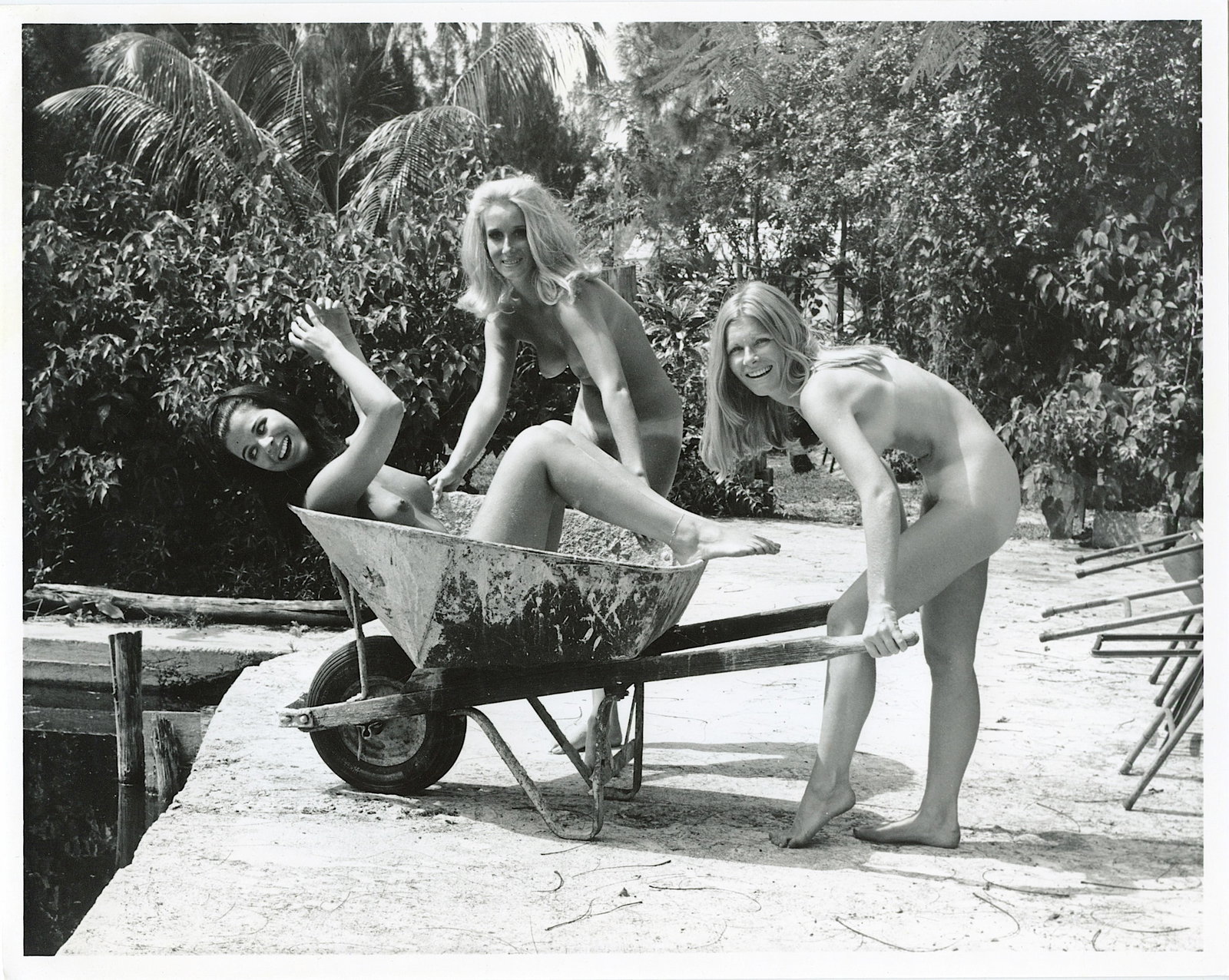 Original Photo Pin Up Estate BUNNY YEAGER 10 x 8 Inch: This lot is coming from Bunny Yeager's estate/archives. Linnea Eleanor "Bunny" Yeager (March 13, 1929 - May 24, 2014) was an American photographer and pin-up model. She met Bettie Page in 1954, and to