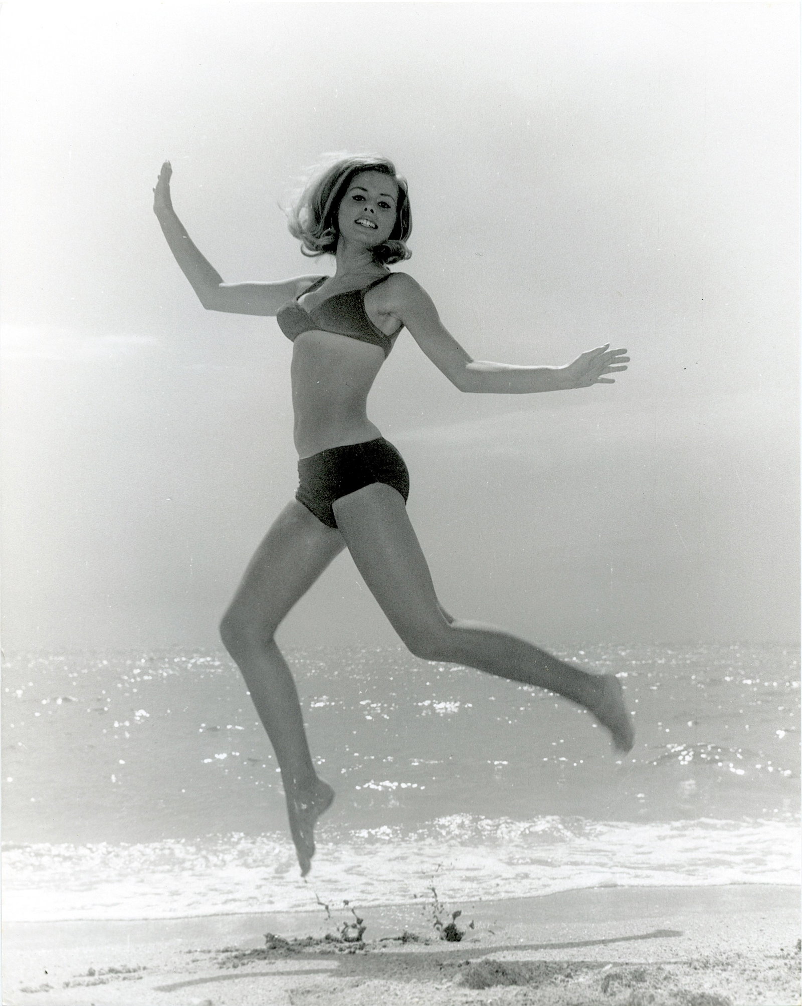 Original Photo Pin Up Estate BUNNY YEAGER 10 x 8 Inch: This lot is coming from Bunny Yeager's estate/archives. Linnea Eleanor "Bunny" Yeager (March 13, 1929 - May 24, 2014) was an American photographer and pin-up model. She met Bettie Page in 1954, and to