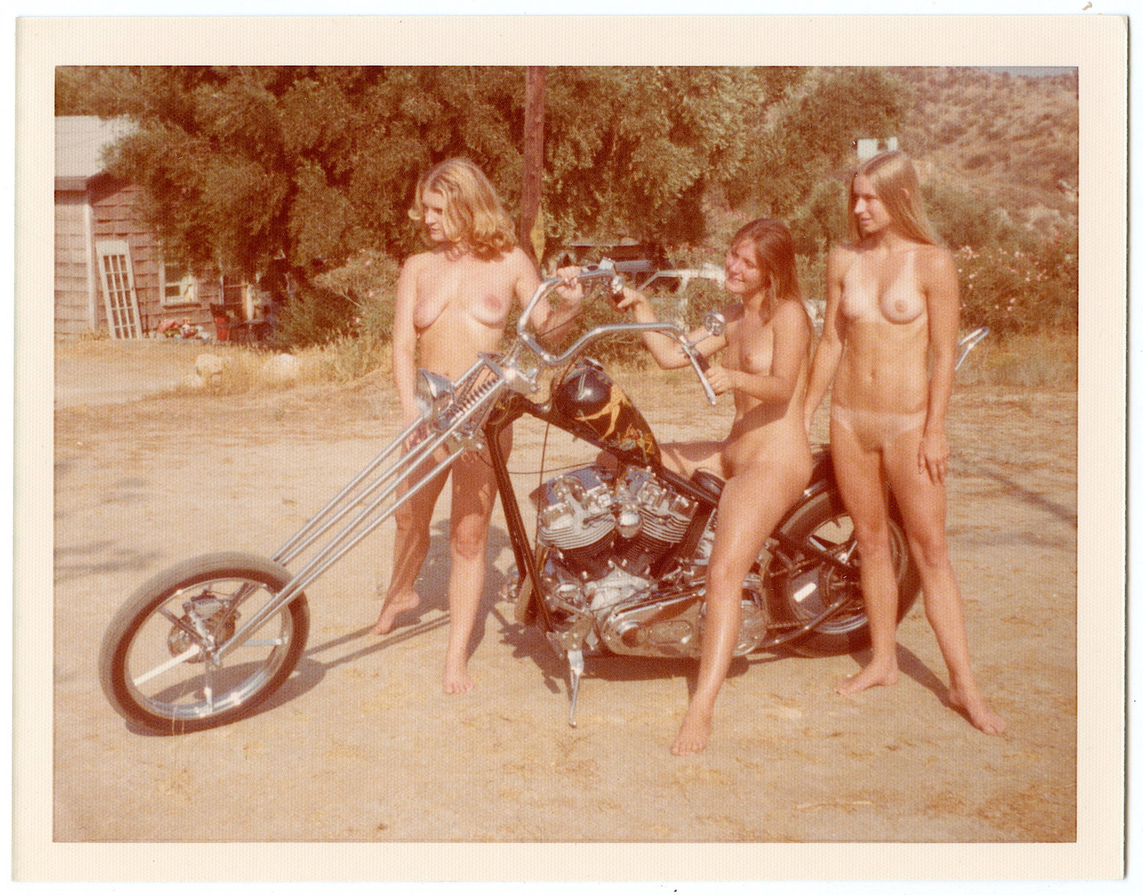 Vintage Photo Nude Pin Up Estate Bunny Yeager: This lot is coming from Bunny Yeager's estate/archives. Linnea Eleanor "Bunny" Yeager (March 13, 1929 - May 24, 2014) was an American photographer and pin-up model. She met Bettie Page in 1954, and to