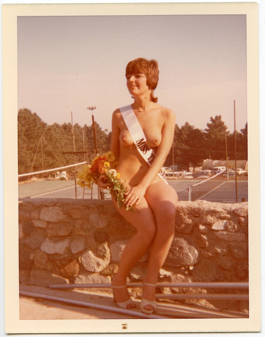 Vintage Photo Nude Pin Up Estate Bunny Yeager: This lot is coming from Bunny Yeager's estate/archives. Linnea Eleanor "Bunny" Yeager (March 13, 1929 - May 24, 2014) was an American photographer and pin-up model. She met Bettie Page in 1954, and to