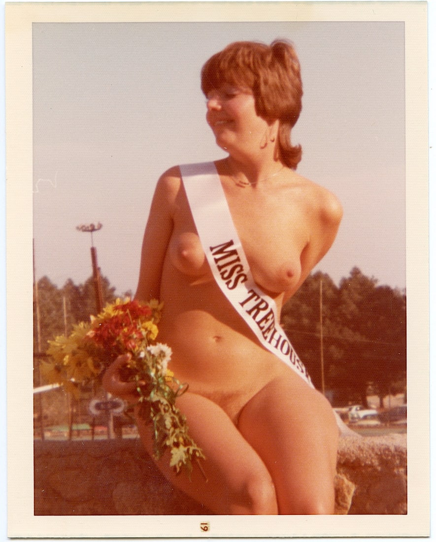 Vintage Photo Nude Pin Up Estate Bunny Yeager: This lot is coming from Bunny Yeager's estate/archives. Linnea Eleanor "Bunny" Yeager (March 13, 1929 - May 24, 2014) was an American photographer and pin-up model. She met Bettie Page in 1954, and to