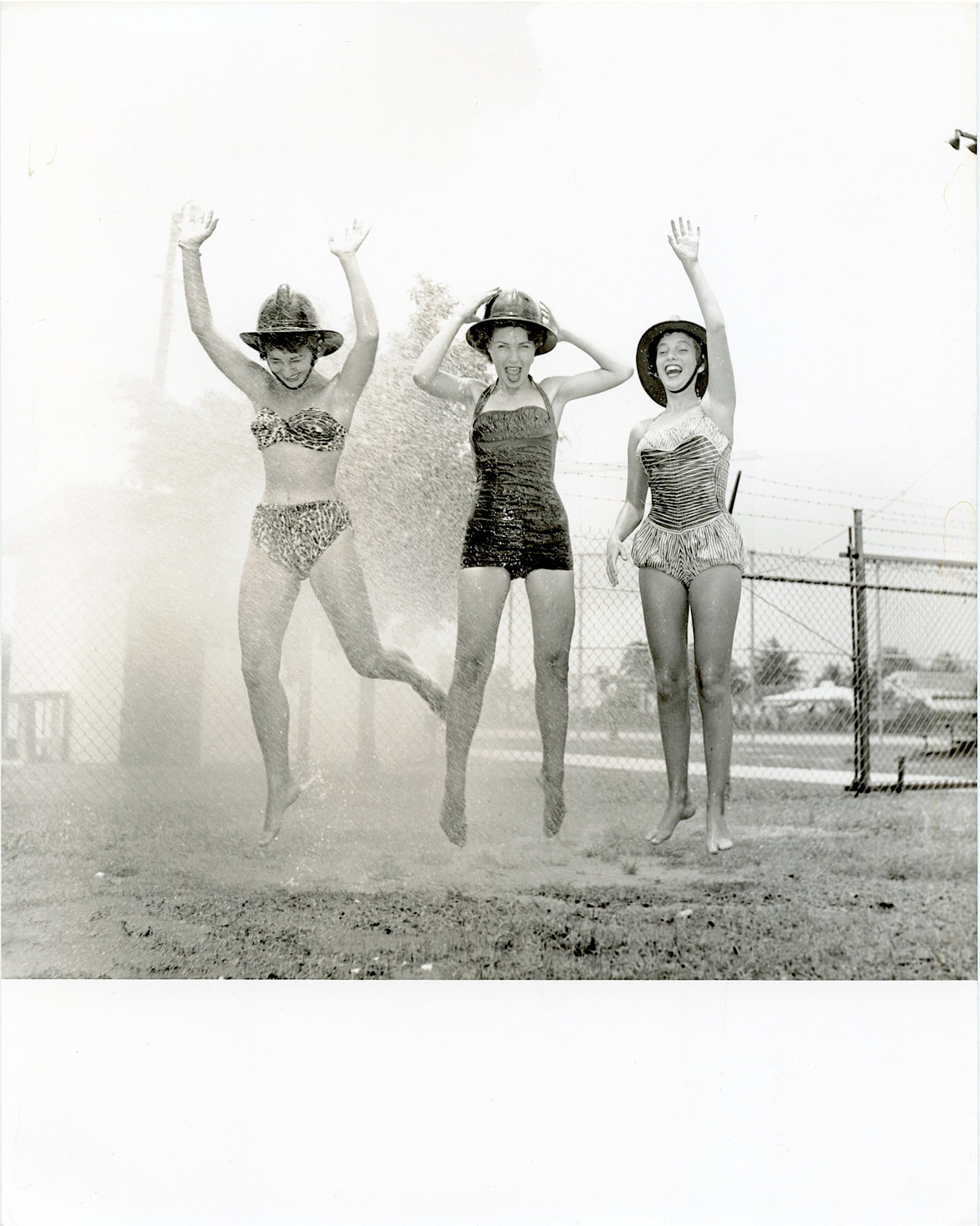 From Estate BUNNY YEAGER Original Pin Up Photo: This lot is coming from Bunny Yeager's estate/archives. Linnea Eleanor "Bunny" Yeager (March 13, 1929 - May 24, 2014) was an American photographer and pin-up model. She met Bettie Page in 1954, and to