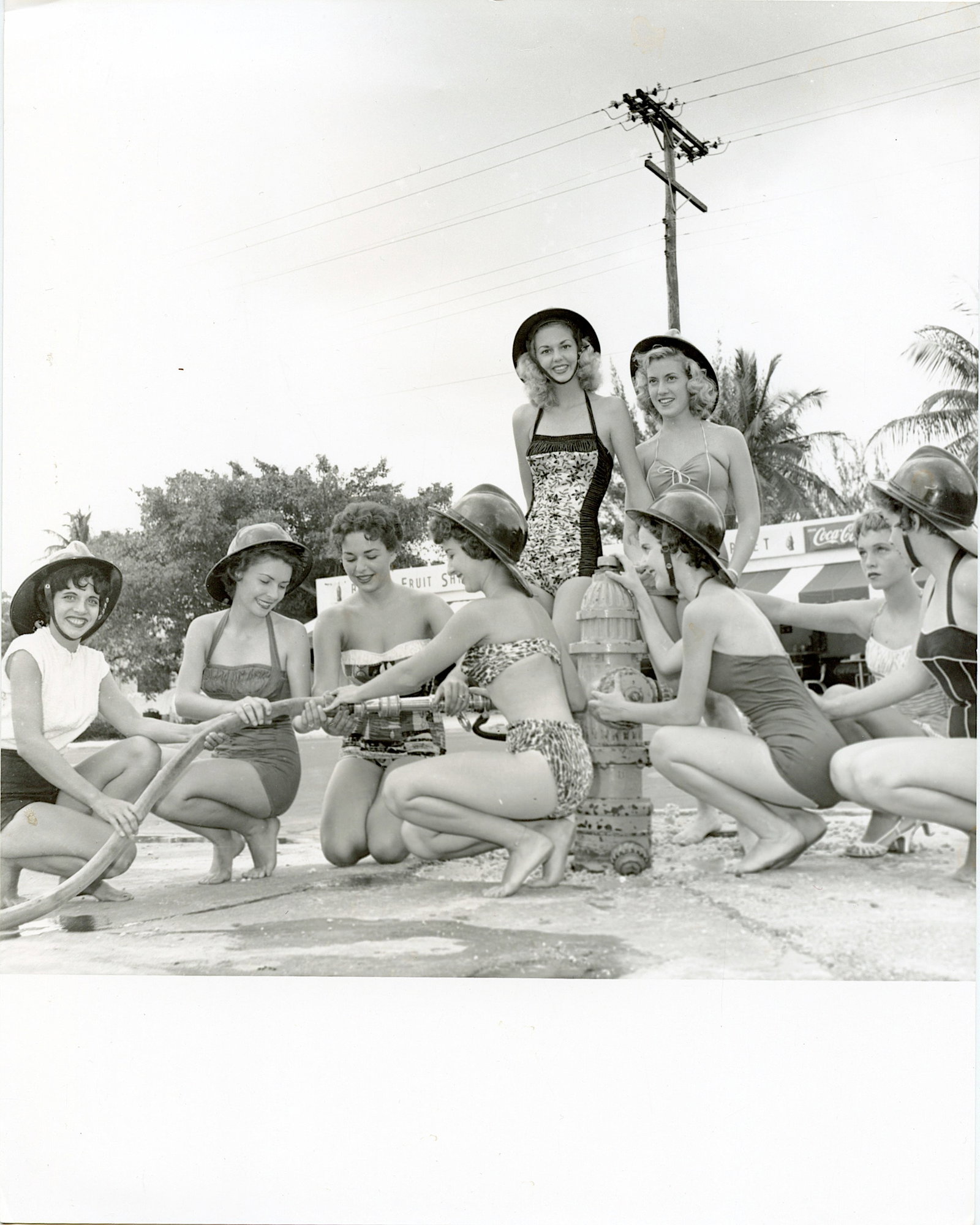 From Estate BUNNY YEAGER Original Pin Up Photo: This lot is coming from Bunny Yeager's estate/archives. Linnea Eleanor "Bunny" Yeager (March 13, 1929 - May 24, 2014) was an American photographer and pin-up model. She met Bettie Page in 1954, and to