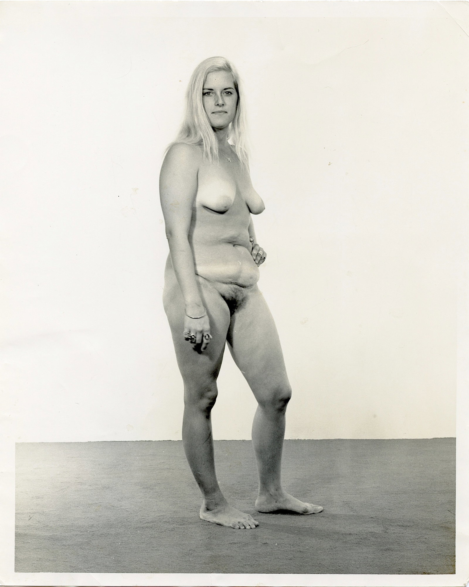 From Estate BUNNY YEAGER Original Pin Up Photo: This lot is coming from Bunny Yeager's estate/archives. Linnea Eleanor "Bunny" Yeager (March 13, 1929 - May 24, 2014) was an American photographer and pin-up model. She met Bettie Page in 1954, and to