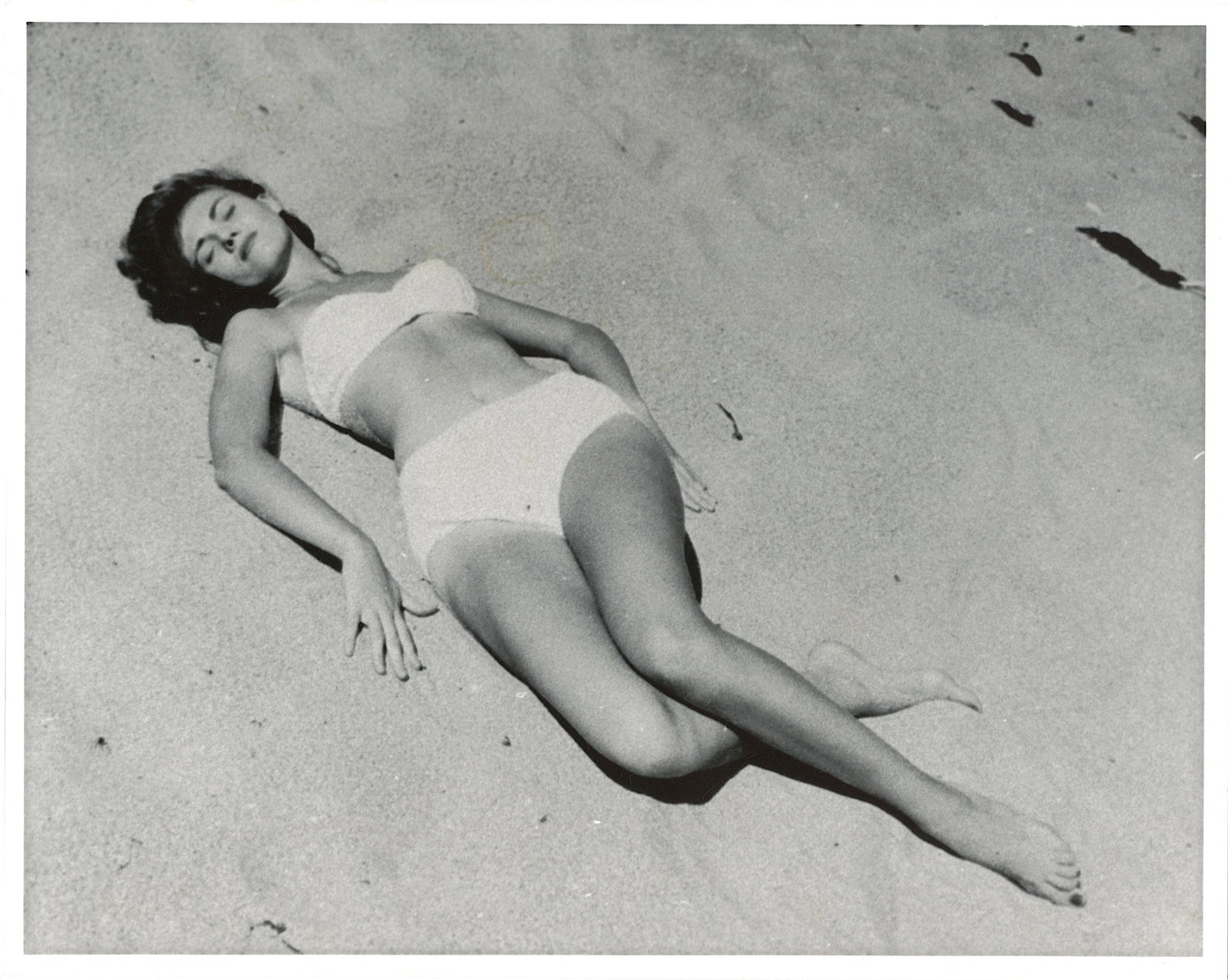 From Estate BUNNY YEAGER Original Pin Up Photo: This lot is coming from Bunny Yeager's estate/archives. Linnea Eleanor "Bunny" Yeager (March 13, 1929 - May 24, 2014) was an American photographer and pin-up model. She met Bettie Page in 1954, and to