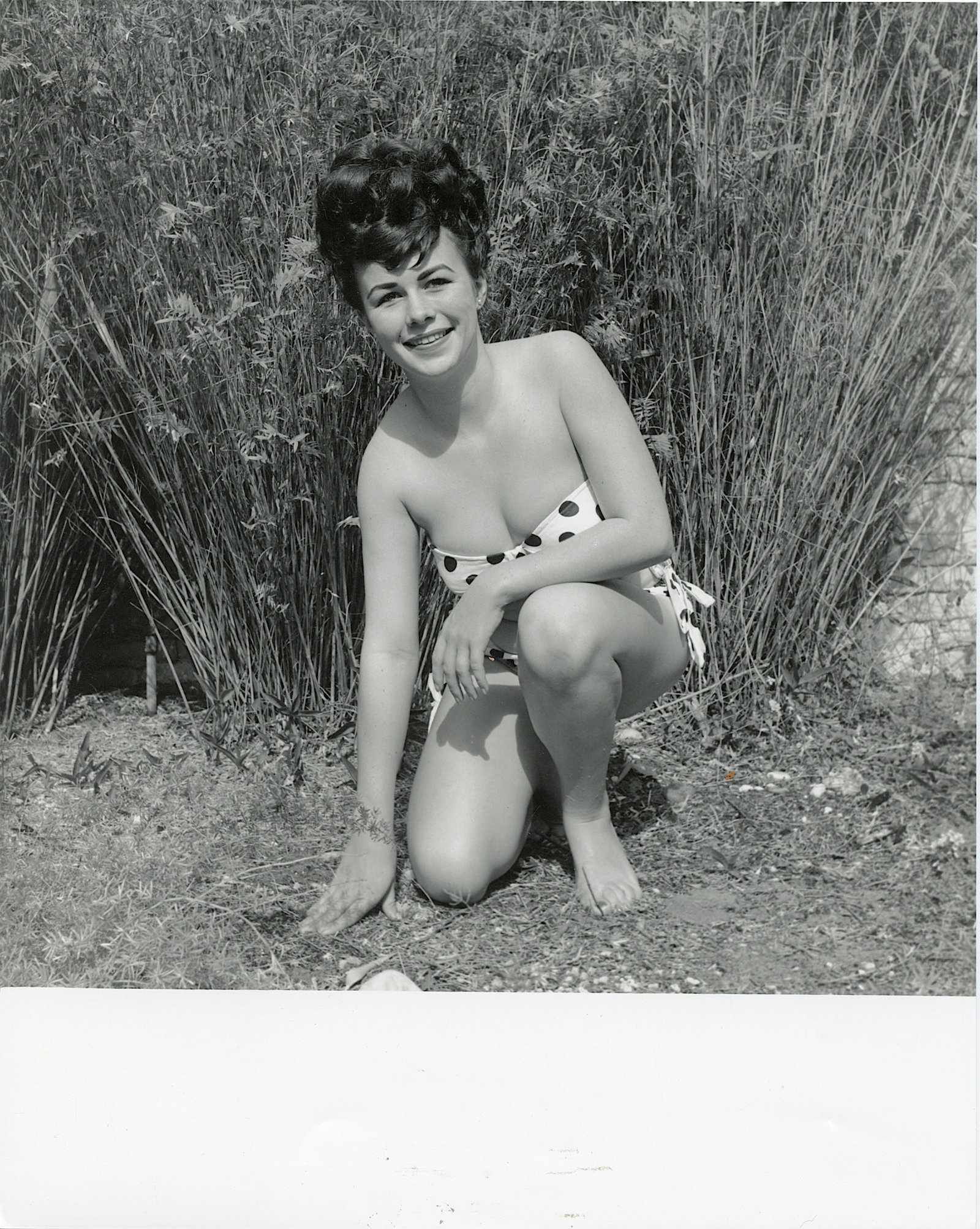 From Estate BUNNY YEAGER Original Pin Up Photo: This lot is coming from Bunny Yeager's estate/archives. Linnea Eleanor "Bunny" Yeager (March 13, 1929 - May 24, 2014) was an American photographer and pin-up model. She met Bettie Page in 1954, and to