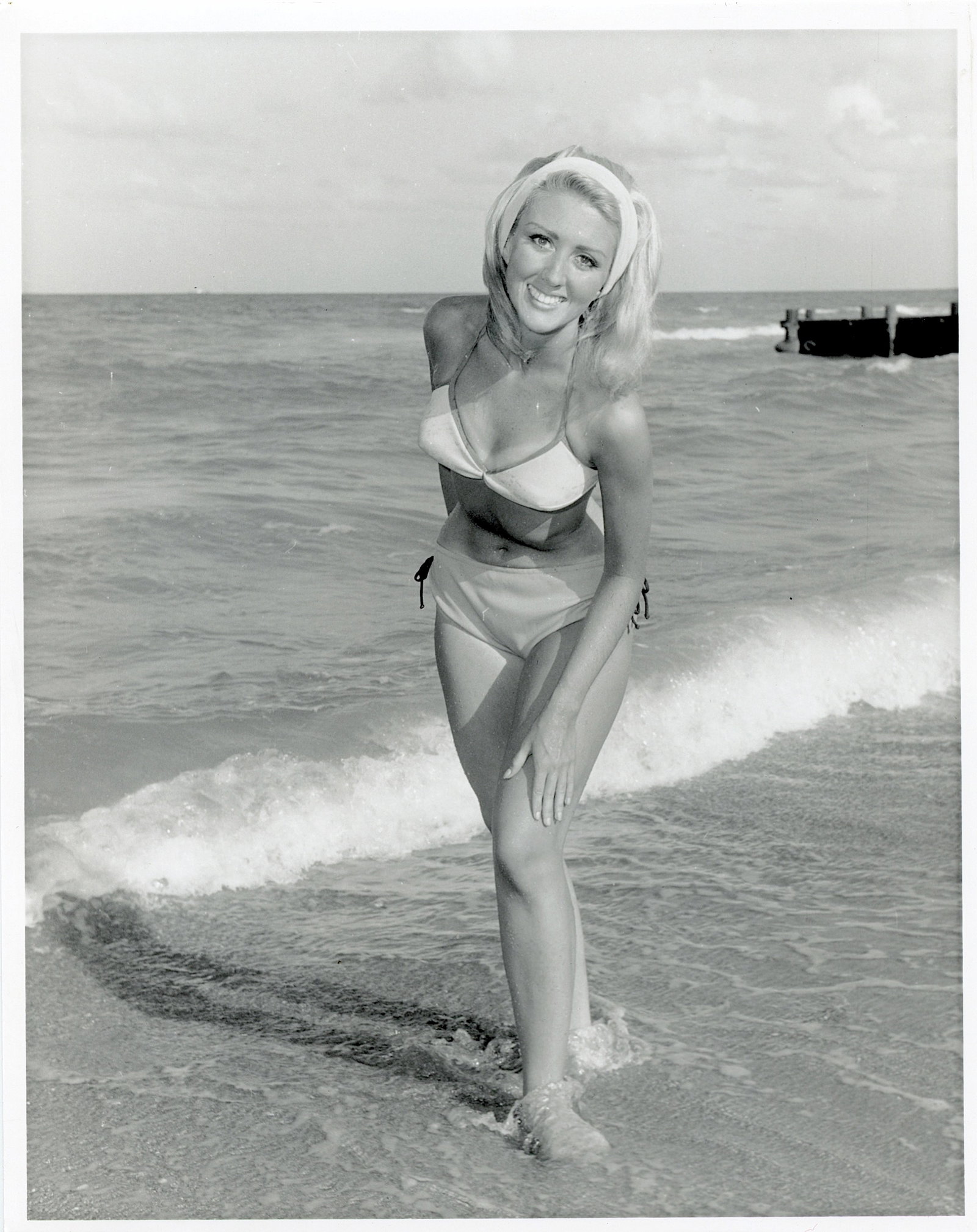 From Estate BUNNY YEAGER Original Pin Up Photo: This lot is coming from Bunny Yeager's estate/archives. Linnea Eleanor "Bunny" Yeager (March 13, 1929 - May 24, 2014) was an American photographer and pin-up model. She met Bettie Page in 1954, and to