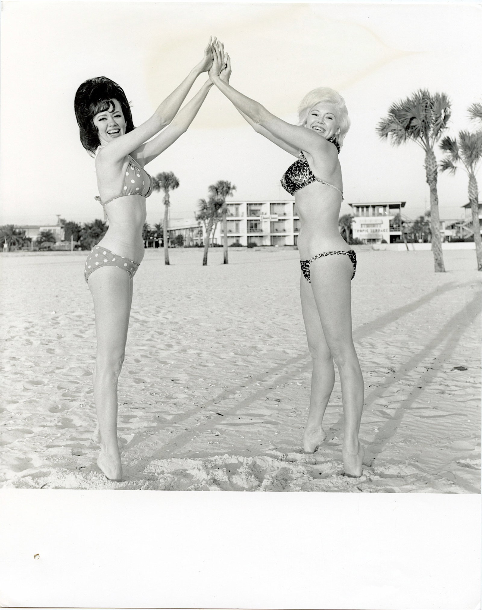From Estate BUNNY YEAGER Original Pin Up Photo: This lot is coming from Bunny Yeager's estate/archives. Linnea Eleanor "Bunny" Yeager (March 13, 1929 - May 24, 2014) was an American photographer and pin-up model. She met Bettie Page in 1954, and to