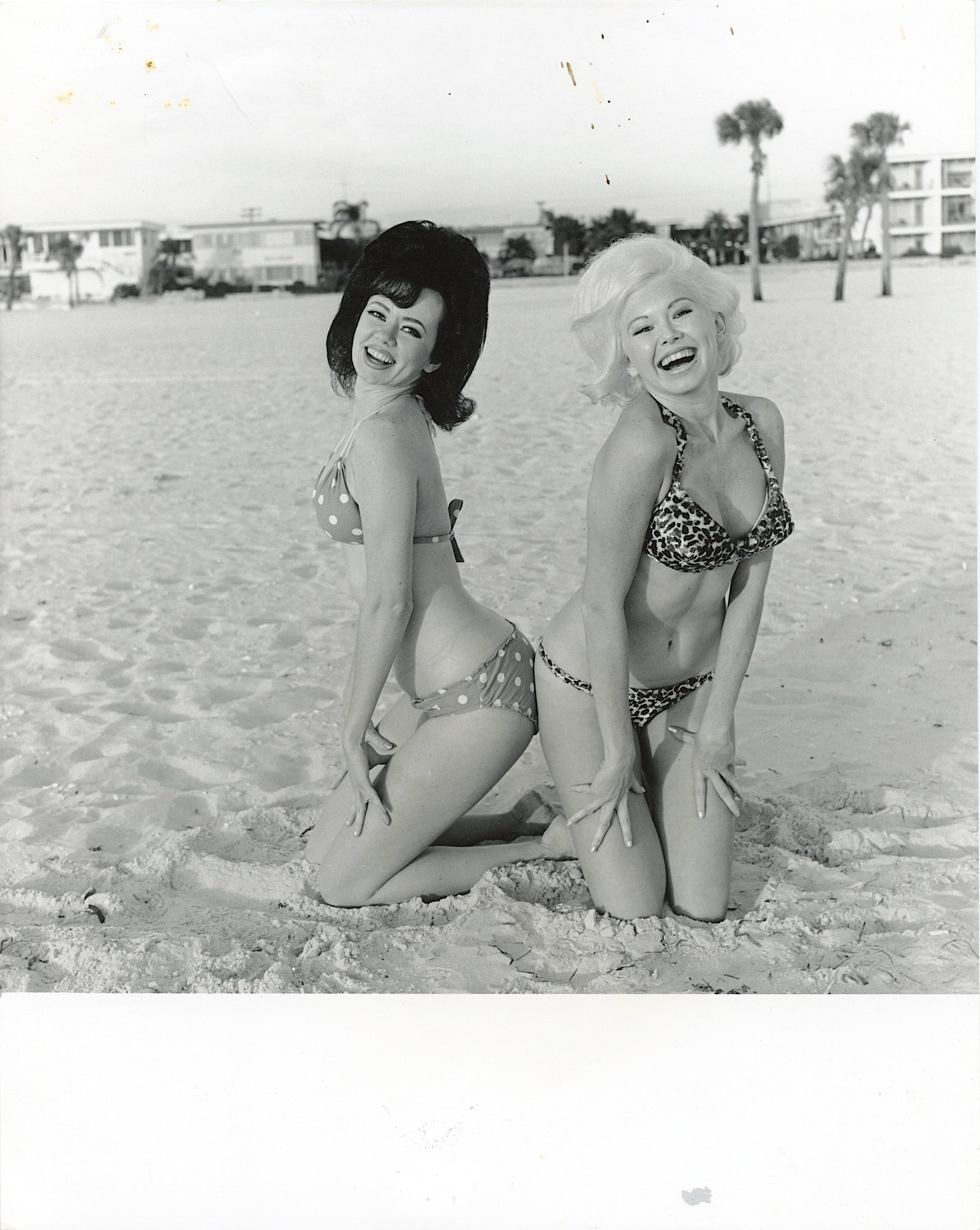 From Estate BUNNY YEAGER Original Pin Up Photo: This lot is coming from Bunny Yeager's estate/archives. Linnea Eleanor "Bunny" Yeager (March 13, 1929 - May 24, 2014) was an American photographer and pin-up model. She met Bettie Page in 1954, and to