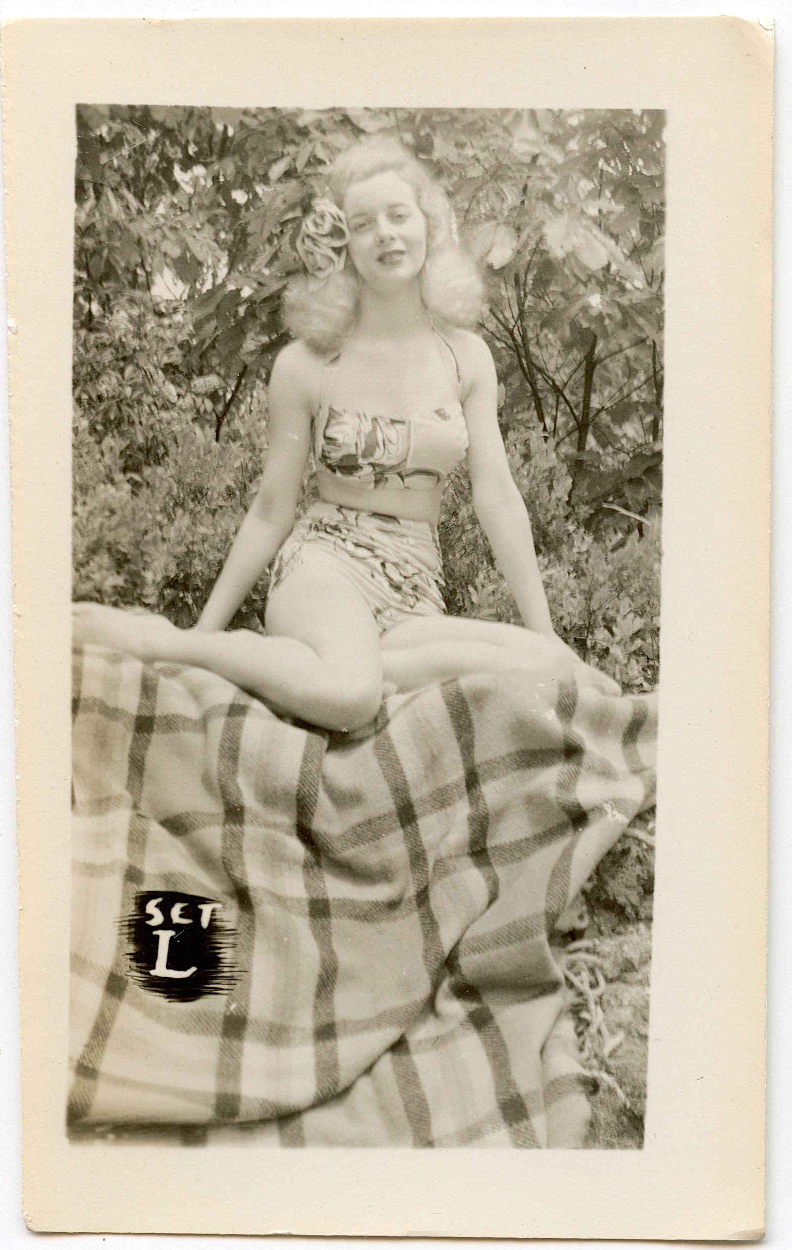 Original Vintage Photo Nude Pin Up Female: This lot is coming from Bunny Yeager's estate/archives. Linnea Eleanor "Bunny" Yeager (March 13, 1929 - May 24, 2014) was an American photographer and pin-up model. She met Bettie Page in 1954, and to