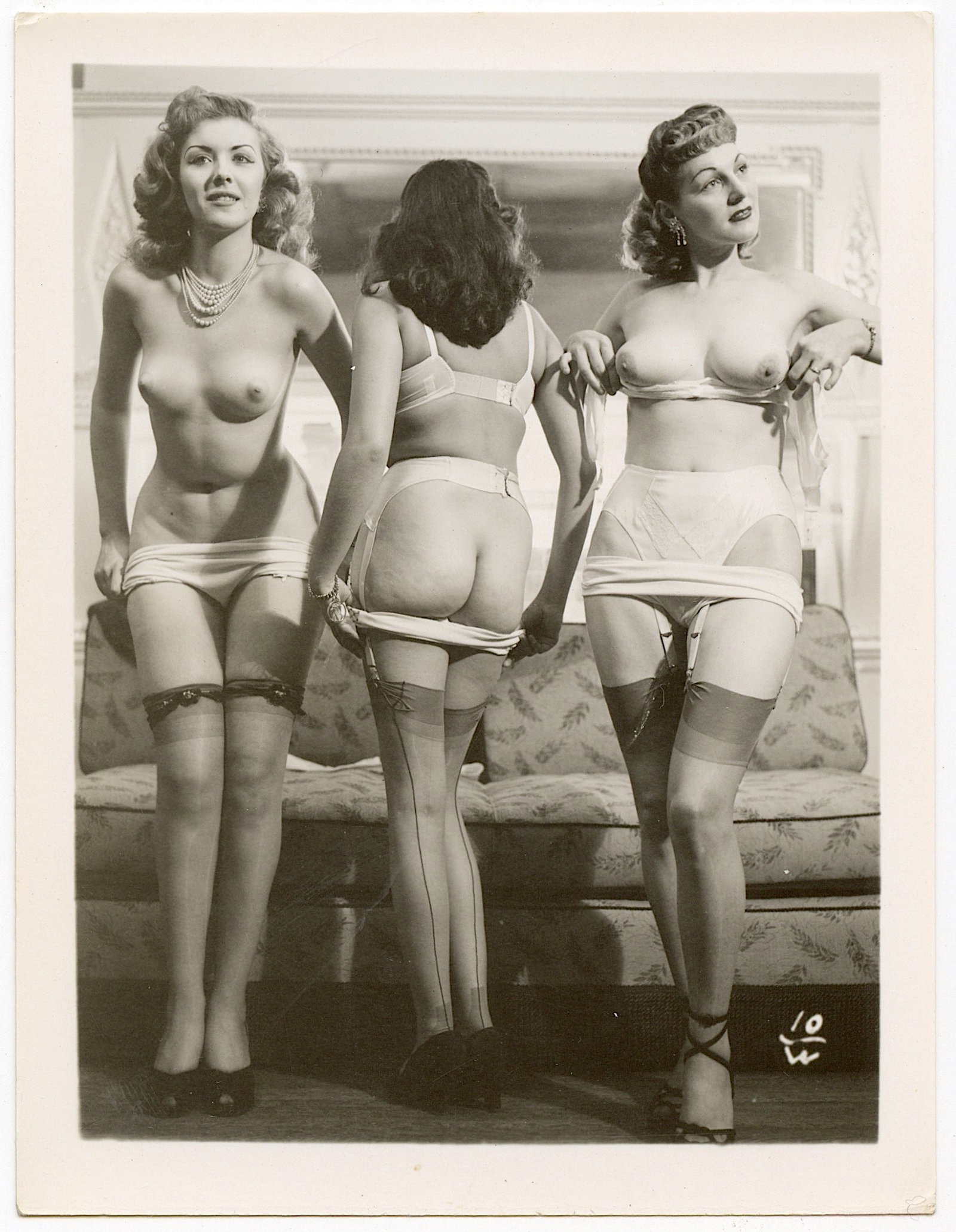 Original Vintage Photo Female Nudes Pin Up: This lot is coming from Bunny Yeager's estate/archives. Linnea Eleanor "Bunny" Yeager (March 13, 1929 - May 24, 2014) was an American photographer and pin-up model. She met Bettie Page in 1954, and to