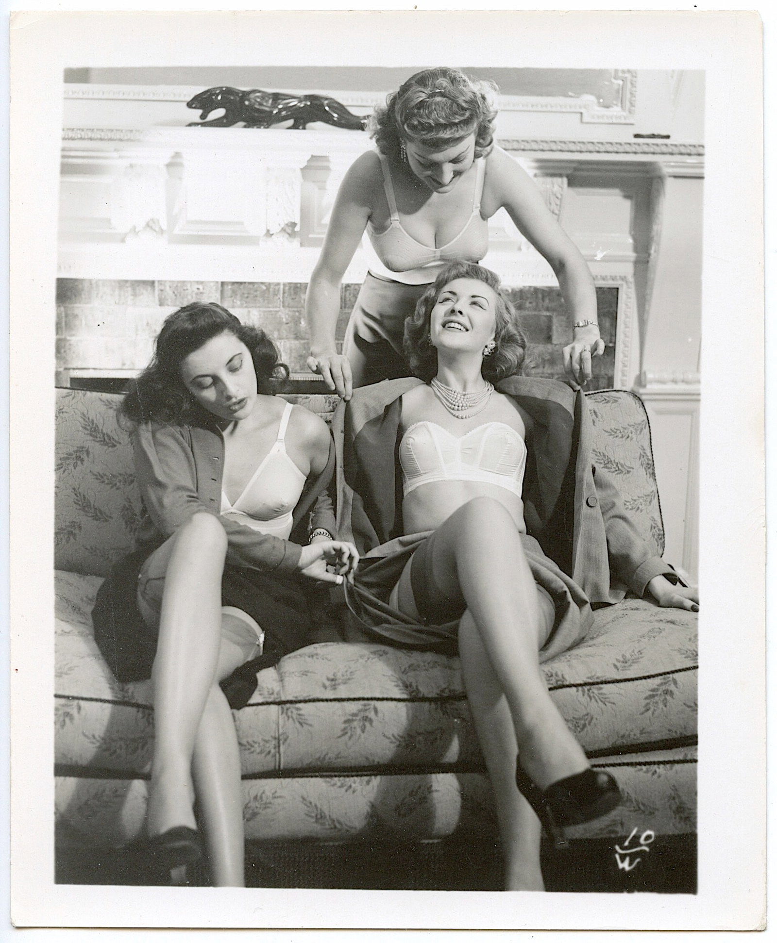 Original Vintage Photo Female Nudes Pin Up: This lot is coming from Bunny Yeager's estate/archives. Linnea Eleanor "Bunny" Yeager (March 13, 1929 - May 24, 2014) was an American photographer and pin-up model. She met Bettie Page in 1954, and to
