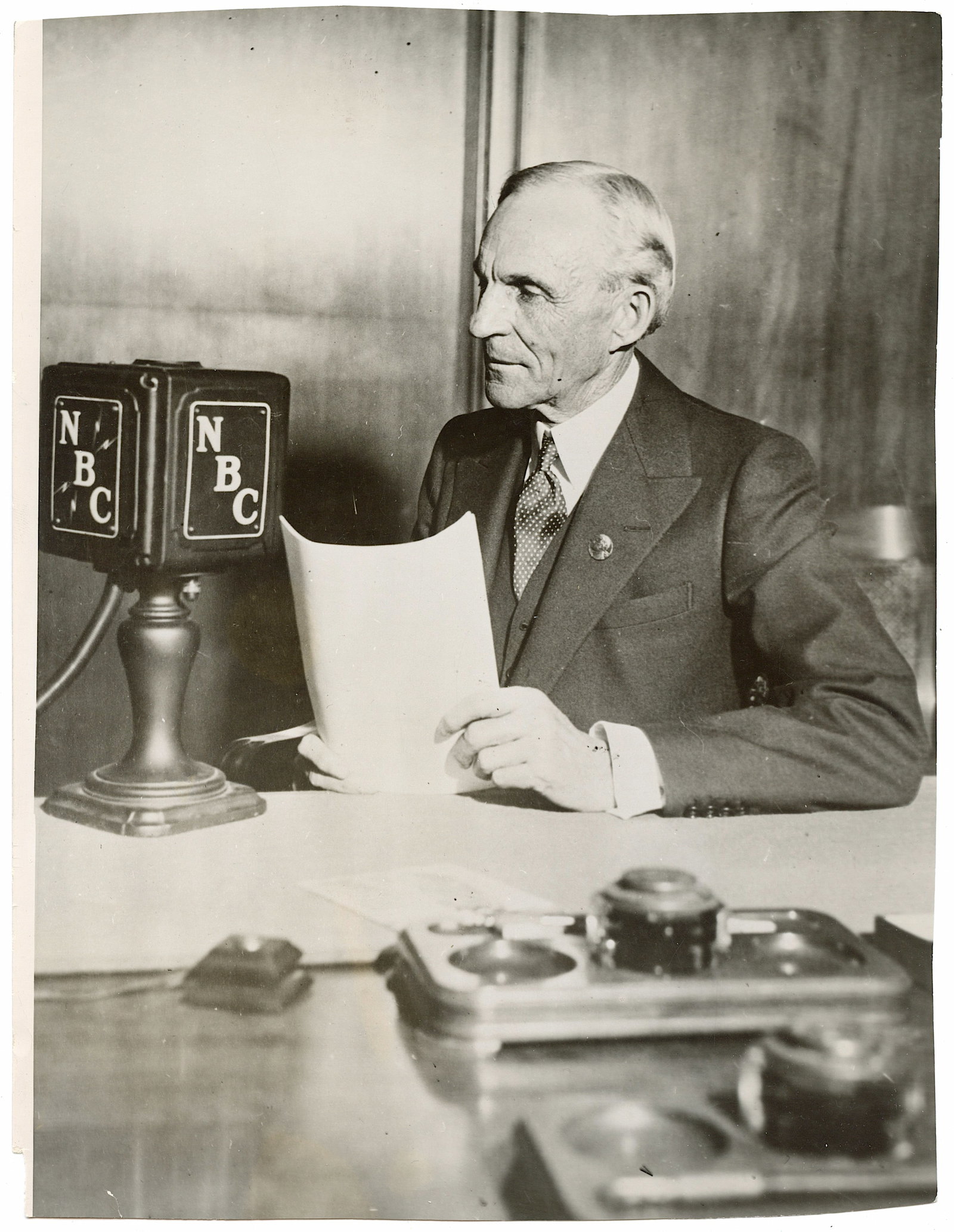 Original Rare Historical Photo Henry Ford: Original photo with provenance from a deceased collectors un the US and Europe. The dimensions are Approx. 6.5" x 9"(Small variances can occur)" This lot is located in Boca Raton, Fl and its shipment 