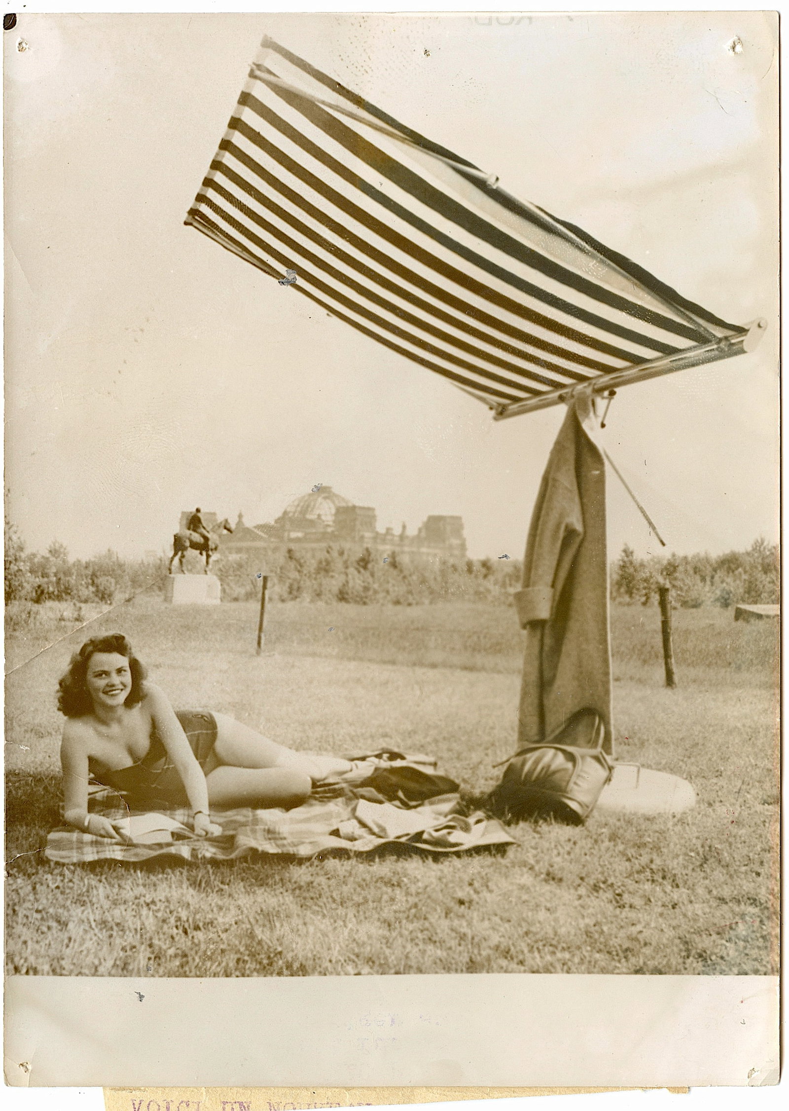 Vintage Original Photo Pin Up Taking Sunshine, 1954: This item is coming from the estate of a deceased collector in France. The dimensions are Approx. 7" x 5" (small variances can occur).. This lot is located in Boca Raton, Fl and its shipment will be m