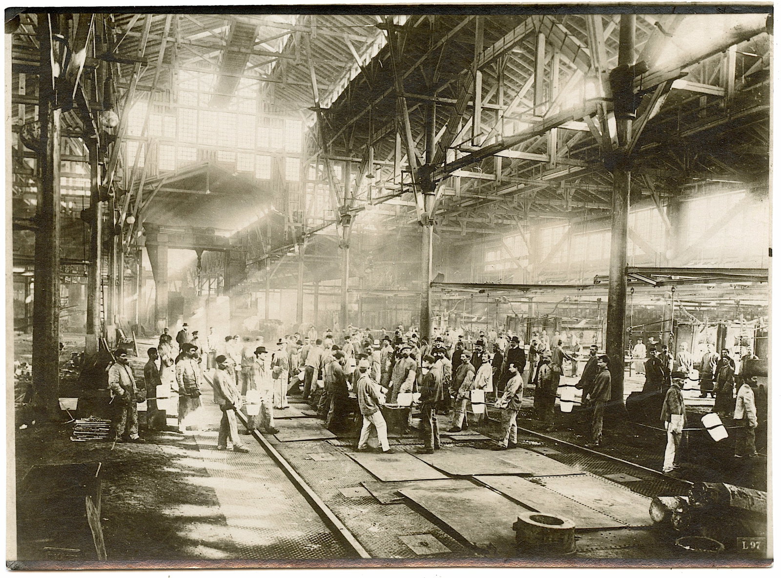 Vintage Iconic Original Photo Steam Industrial Era: The provenance of this lot is from the estate of a deceased collector in Paris, France. The dimensions are Approx. 5" x 6.5". (small variances can occur). This lot is located in Boca Raton, Fl and its