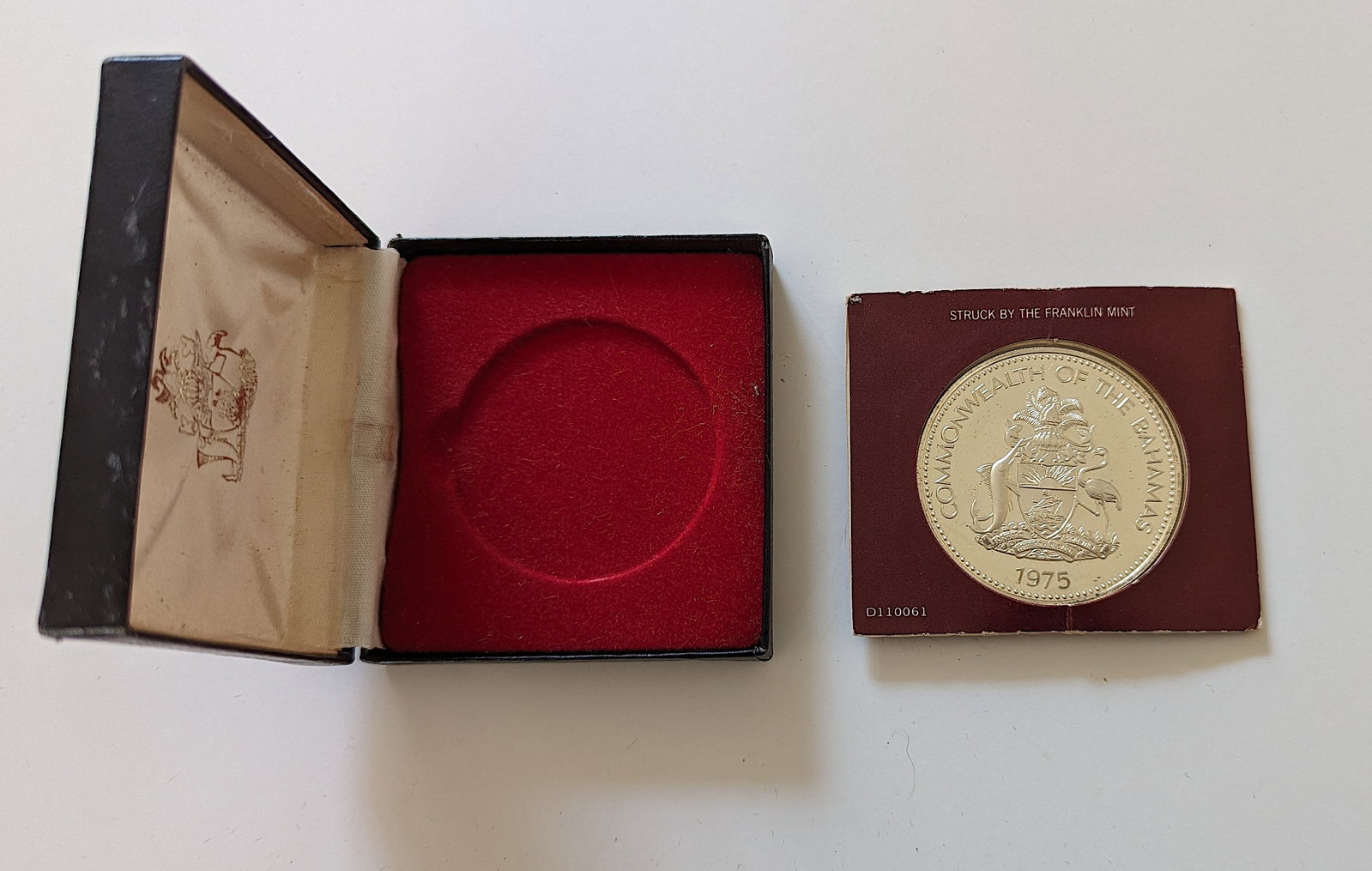 Coin Collector 1975 BAHAMAS Independence Elder Flower Ten Dollars Genuine Proof Sterling Silver: 1975 BAHAMAS Independence Elder Flower Ten Dollars Genuine Proof Sterling Silver. This lot is coming from the estate of a deceased collector in South Florida. We have attached quality images to show i