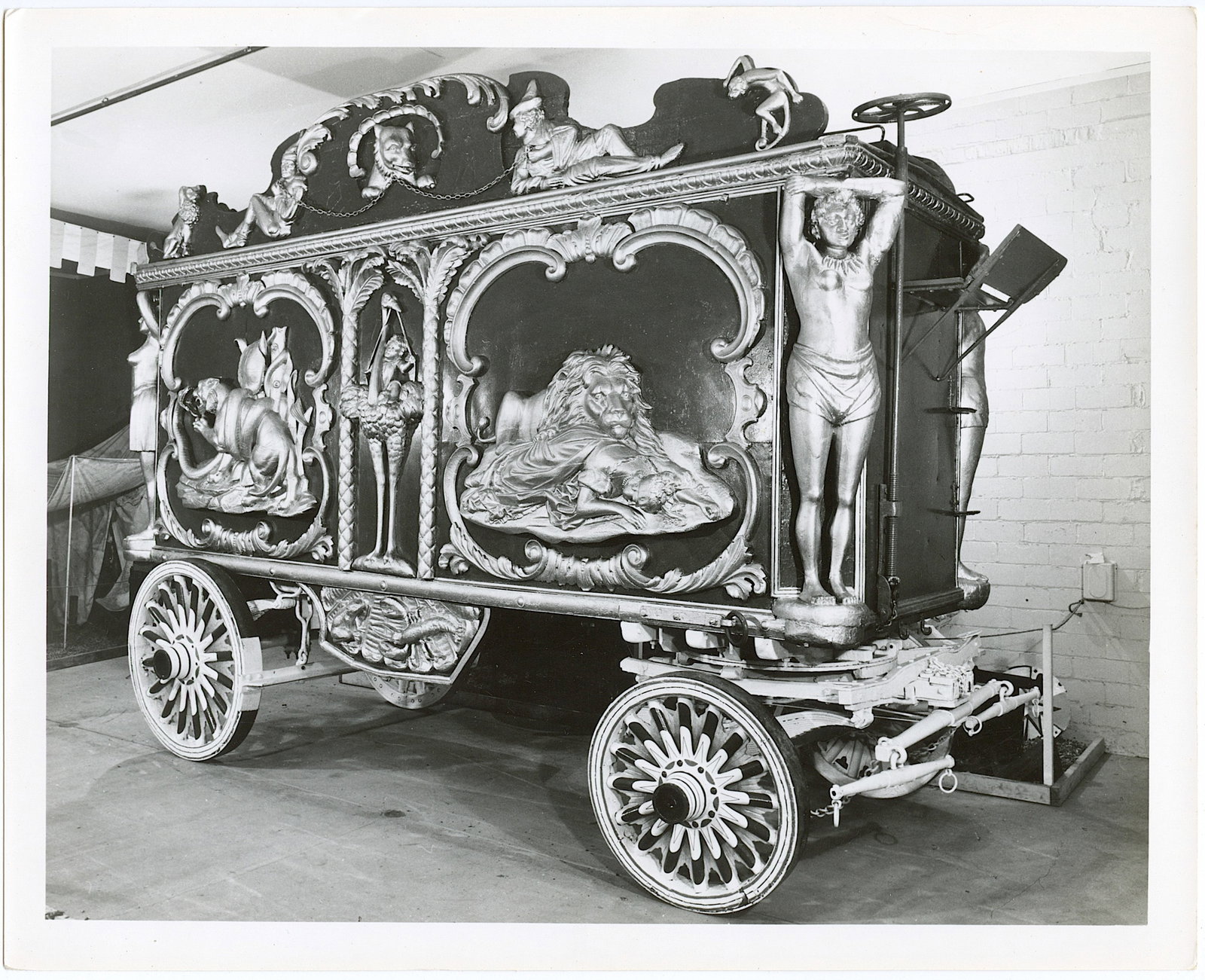 Vintage Rare Original Photo Circus Actors: This item is coming from the estate of a collector in CA. The dimensions are Approx. 10" x 8"(Small variances can occur)".We have attached quality images to show its actual condition. This lot is loca