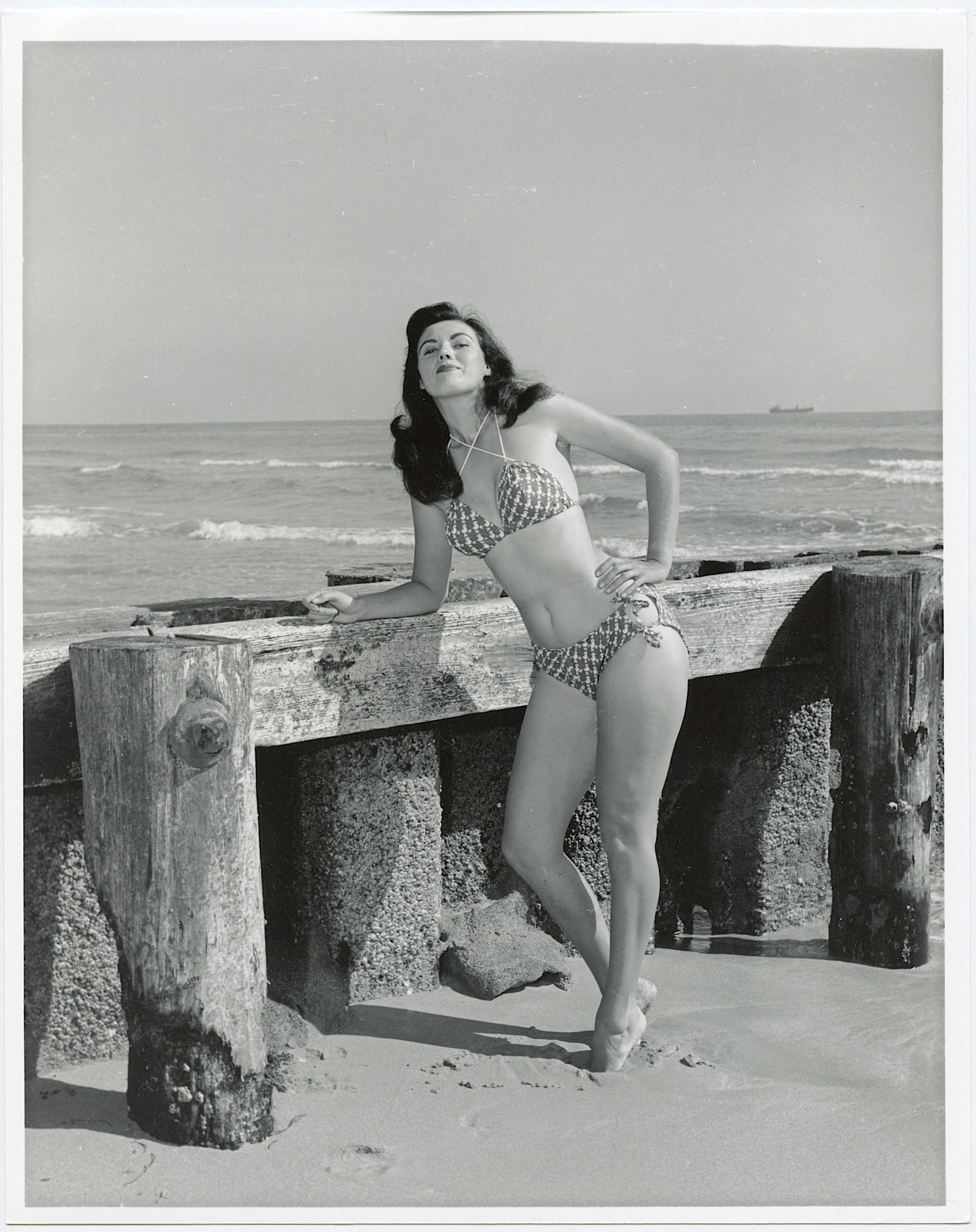 From Estate BUNNY YEAGER Original Pin Up Photo: This lot is coming from Bunny Yeager's estate/archives. Linnea Eleanor "Bunny" Yeager (March 13, 1929 - May 24, 2014) was an American photographer and pin-up model. She met Bettie Page in 1954, and to