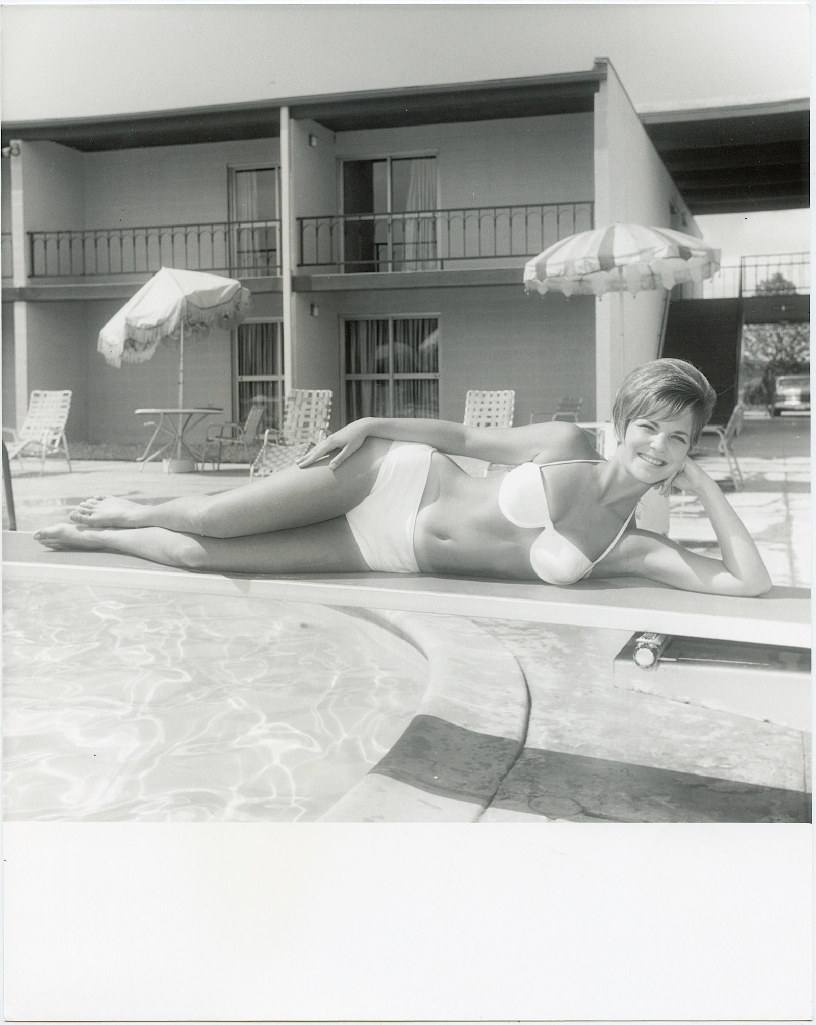 From Estate BUNNY YEAGER Original Pin Up Photo: This lot is coming from Bunny Yeager's estate/archives. Linnea Eleanor "Bunny" Yeager (March 13, 1929 - May 24, 2014) was an American photographer and pin-up model. She met Bettie Page in 1954, and to