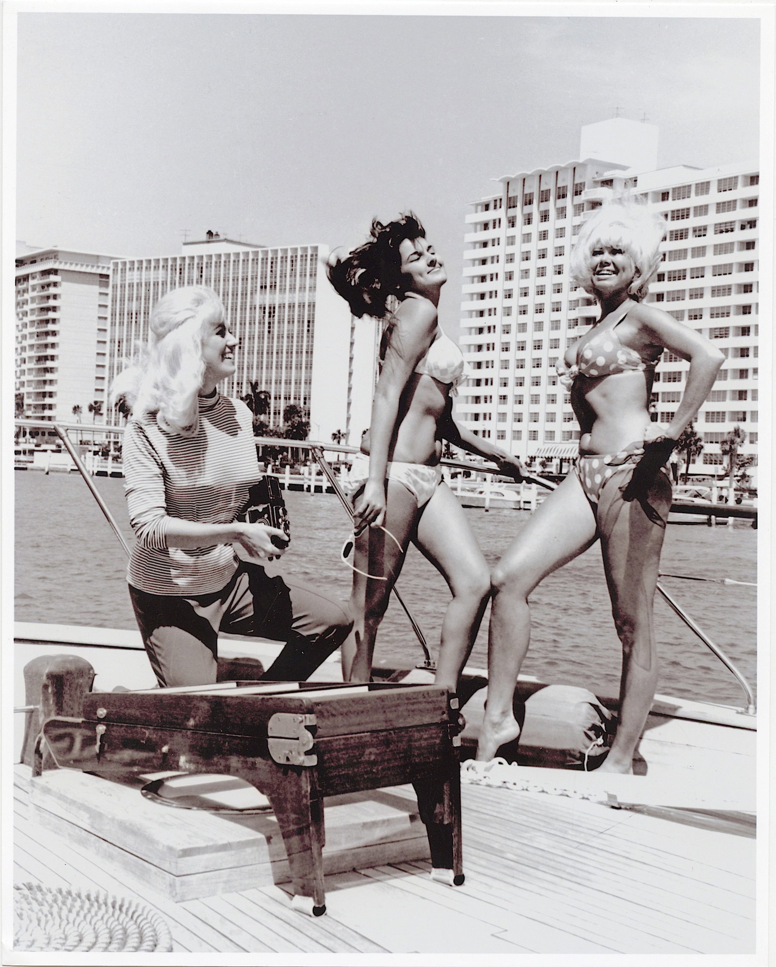 From Estate BUNNY YEAGER Original Pin Up Photo: This lot is coming from Bunny Yeager's estate/archives. Linnea Eleanor "Bunny" Yeager (March 13, 1929 - May 24, 2014) was an American photographer and pin-up model. She met Bettie Page in 1954, and to
