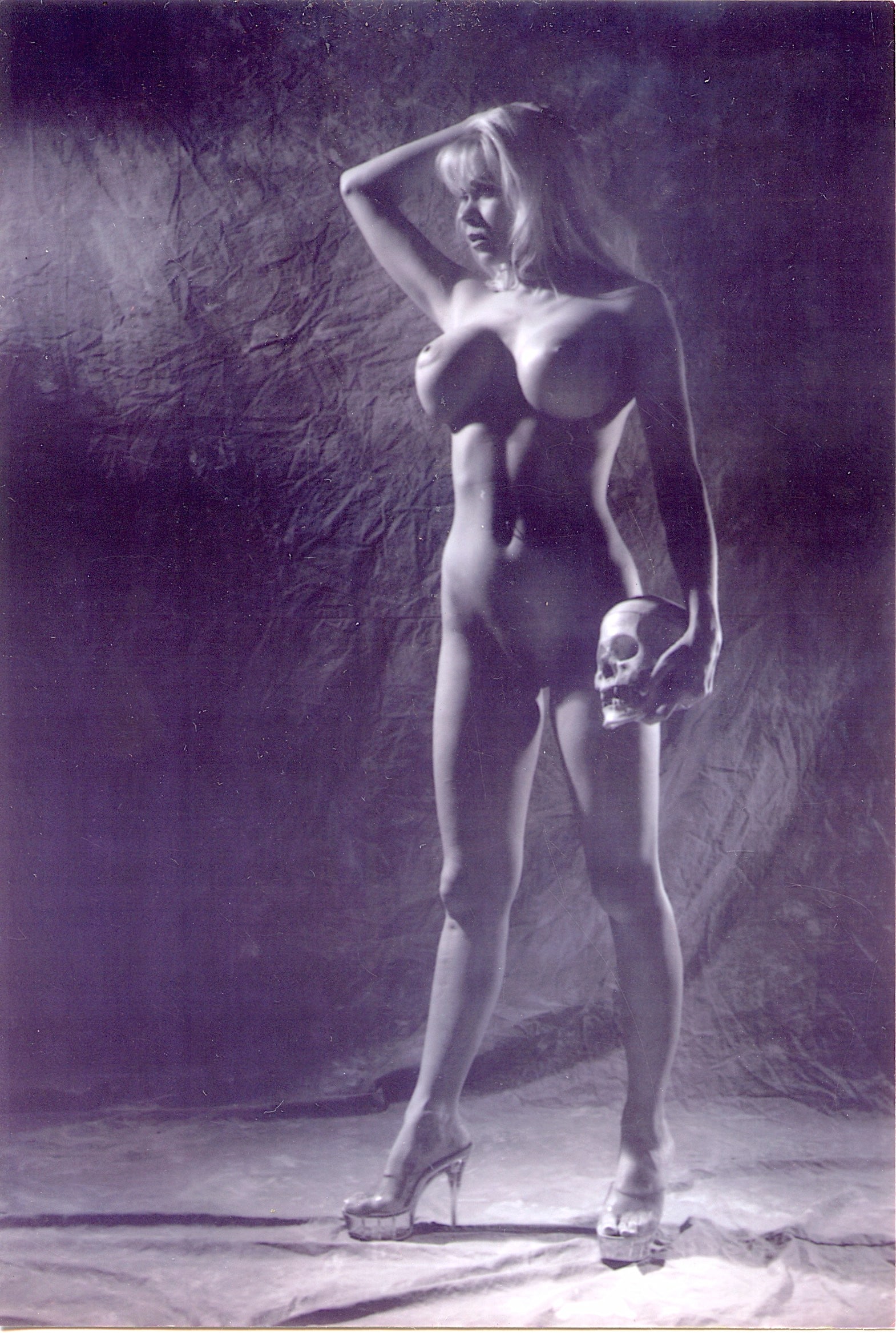 From Estate BUNNY YEAGER Original Pin Up Photo: Model Shari Lauren. This lot is coming from Bunny Yeager's estate/archives. Linnea Eleanor "Bunny" Yeager (March 13, 1929 - May 24, 2014) was an American photographer and pin-up model. She met Bettie 