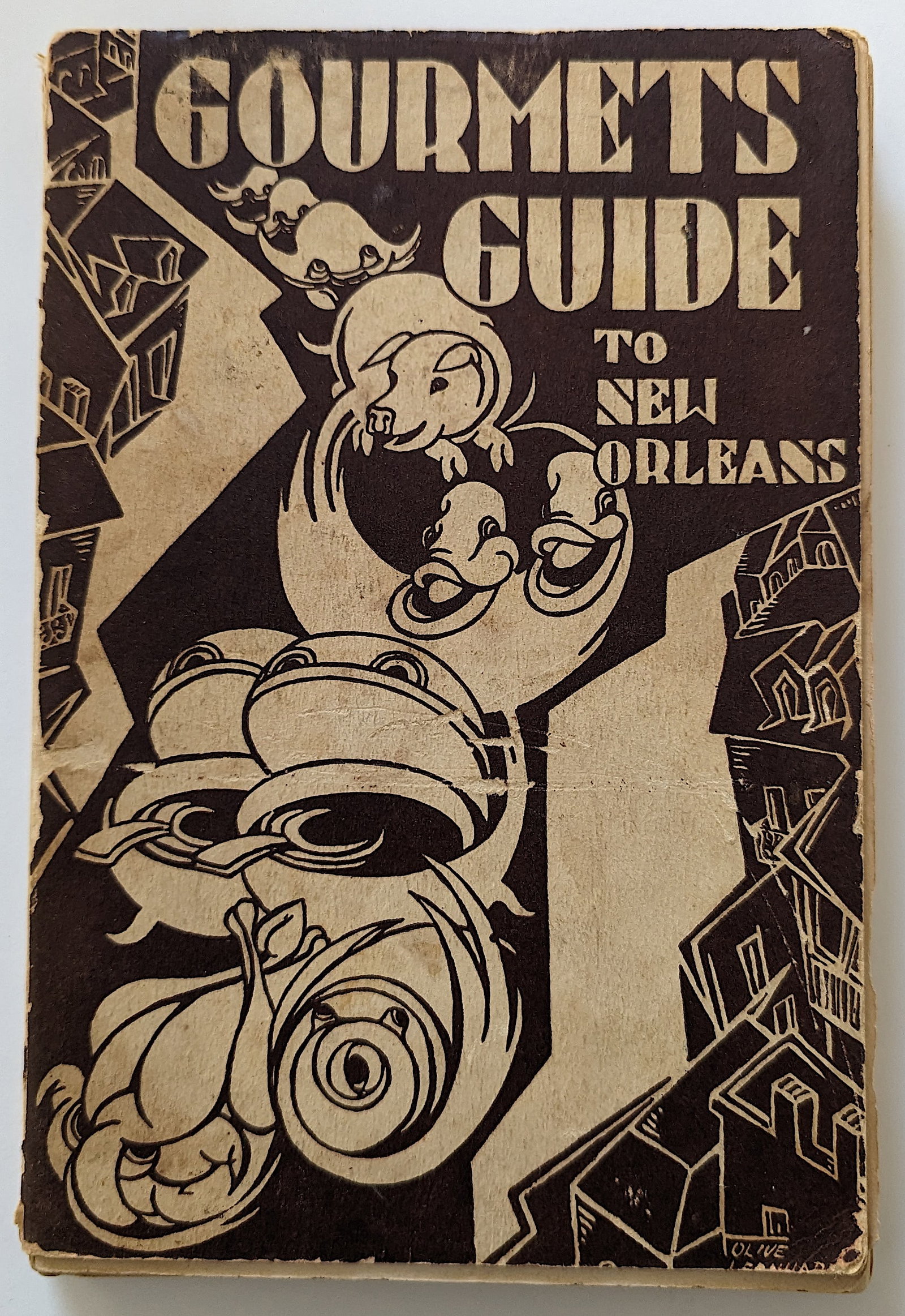 Vintage Used Book Gourmet Guide to New Orleans: Provenance from a War Veteran in GA. This lot is located in Boca Raton, Fl and its shipment will be made directly by Artelisted. Shipping insurance is the responsibility of the buyer. Ask us if you wa