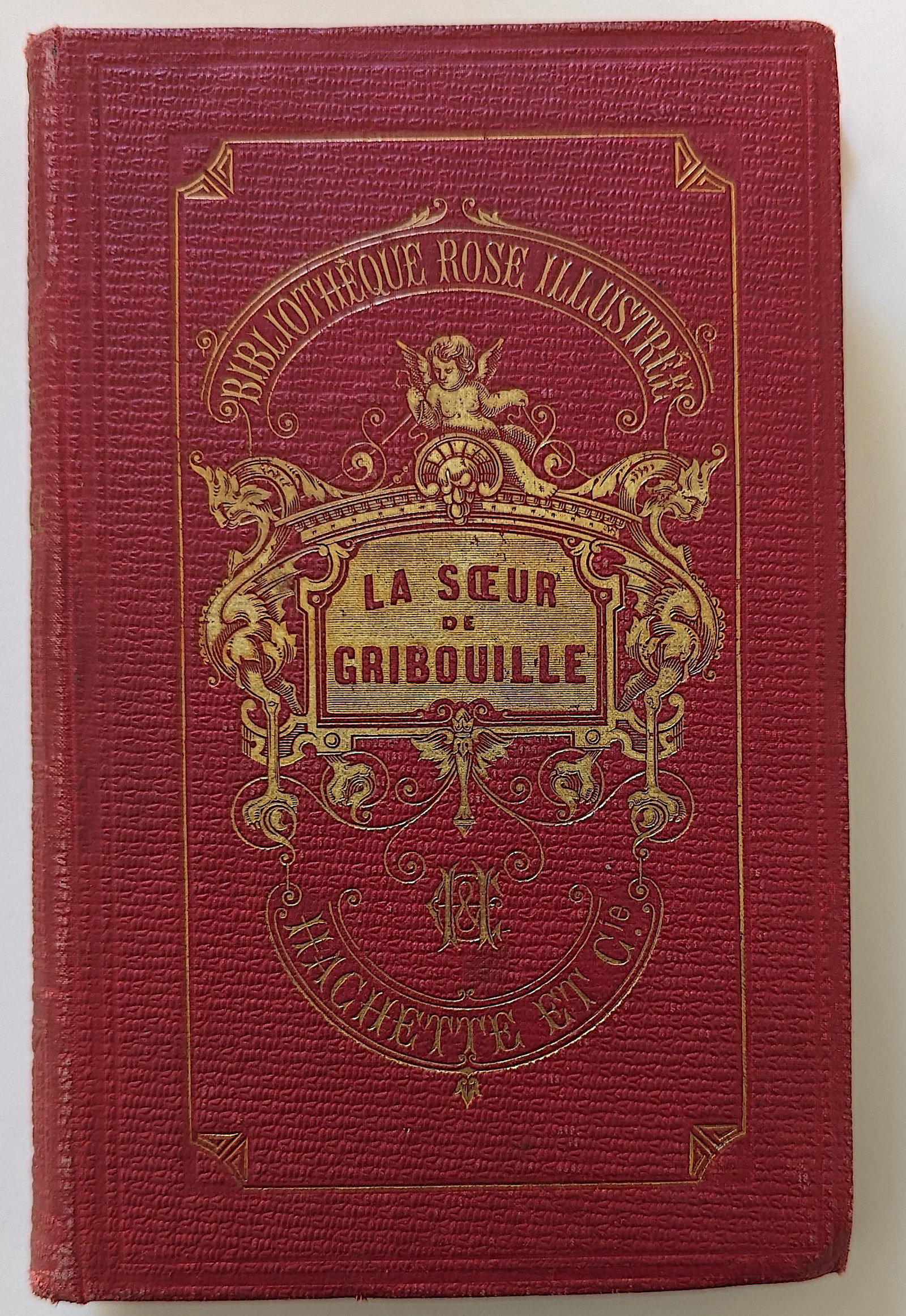 Vintage Used French Book La Soeur de Gribouille, 1880: Provenance from a War Veteran in GA. This lot is located in Boca Raton, Fl and its shipment will be made directly by Artelisted. Shipping insurance is the responsibility of the buyer. Ask us if you wa