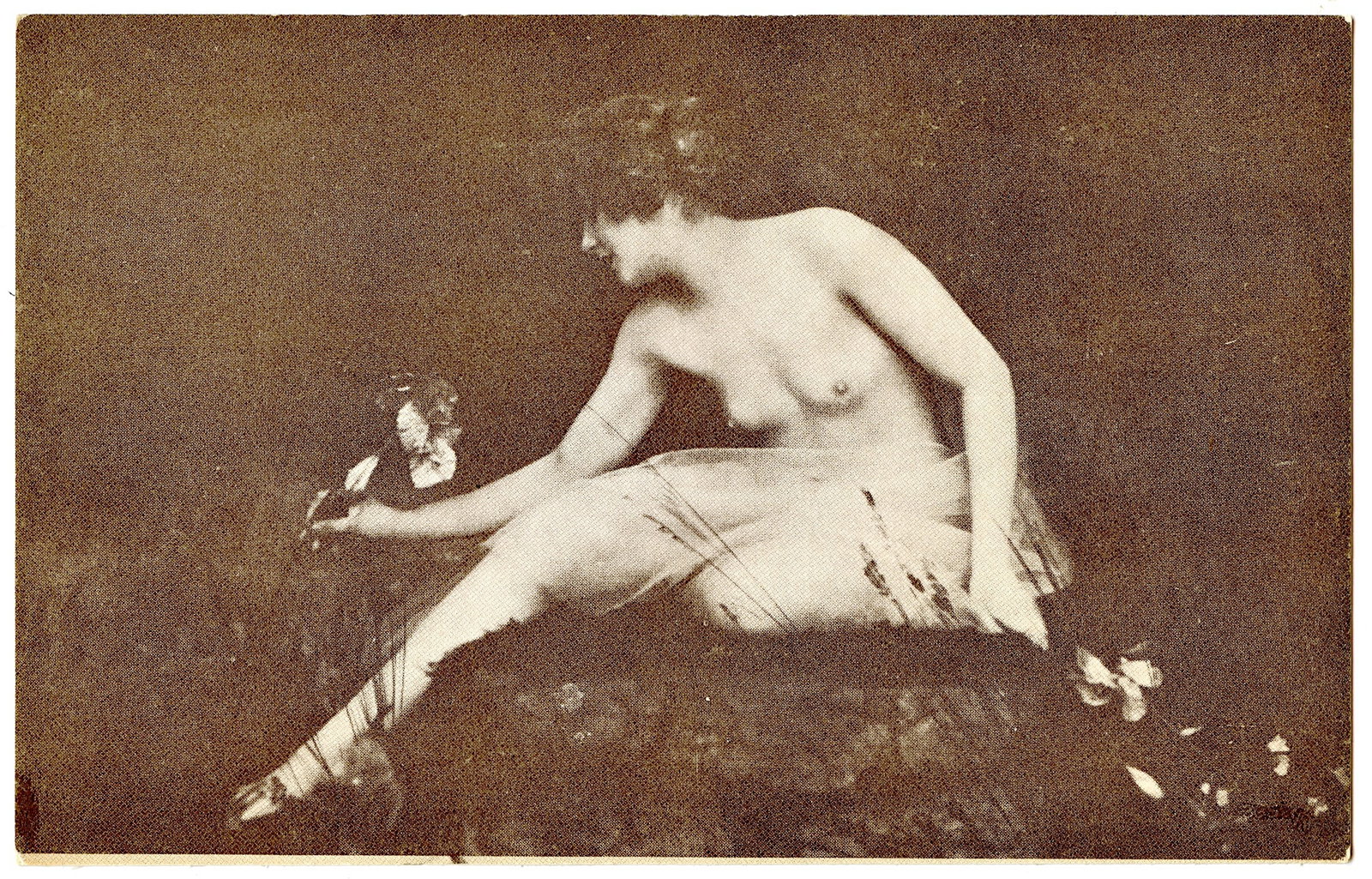Vintage Original Gravure Postcard French Nude Female: The dimensions of an antique postcard are Approx. 5.5"x 3.5" (small variances can occur). This lot is located in Boca Raton, Fl and its shipment will be made directly by Artelisted. Shipping insurance