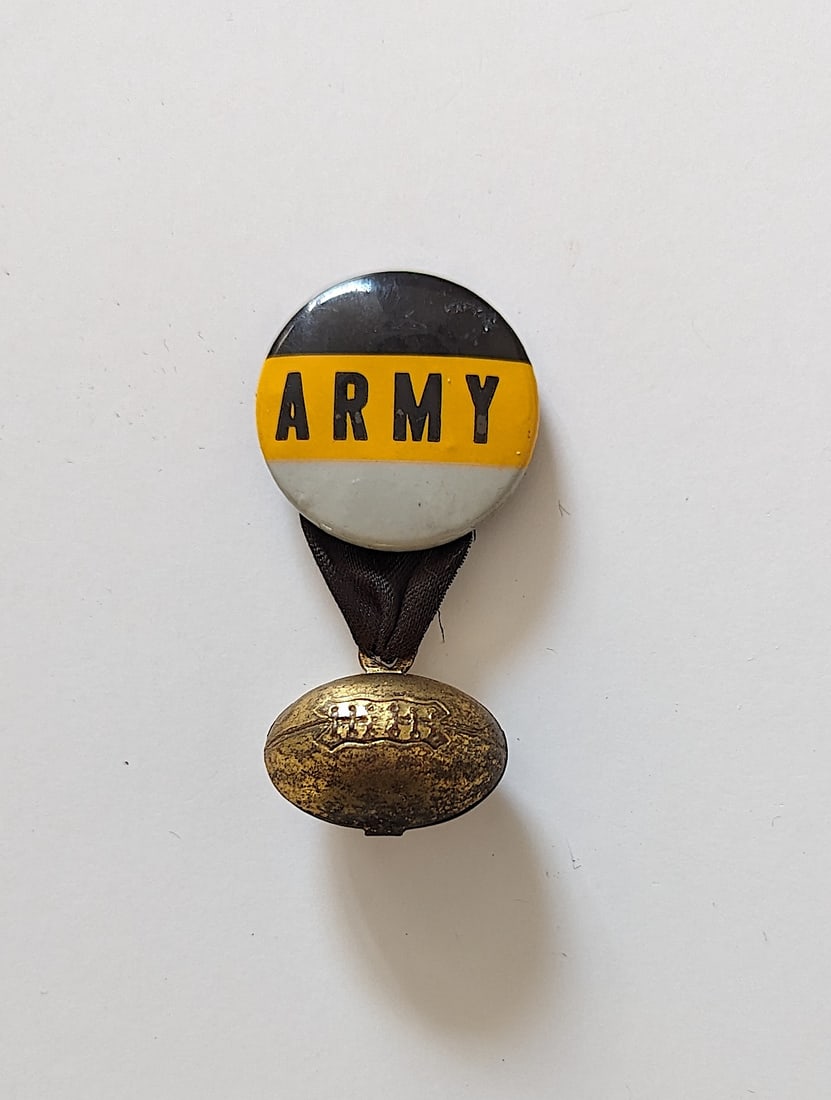 1940s Army Football Pinback Button with Ball: This lot is located in Boca Raton, Fl and its shipment will be made directly by Artelisted. Shipping insurance is the responsibility of the buyer. Ask us if you want to add insurance cost. Note that i