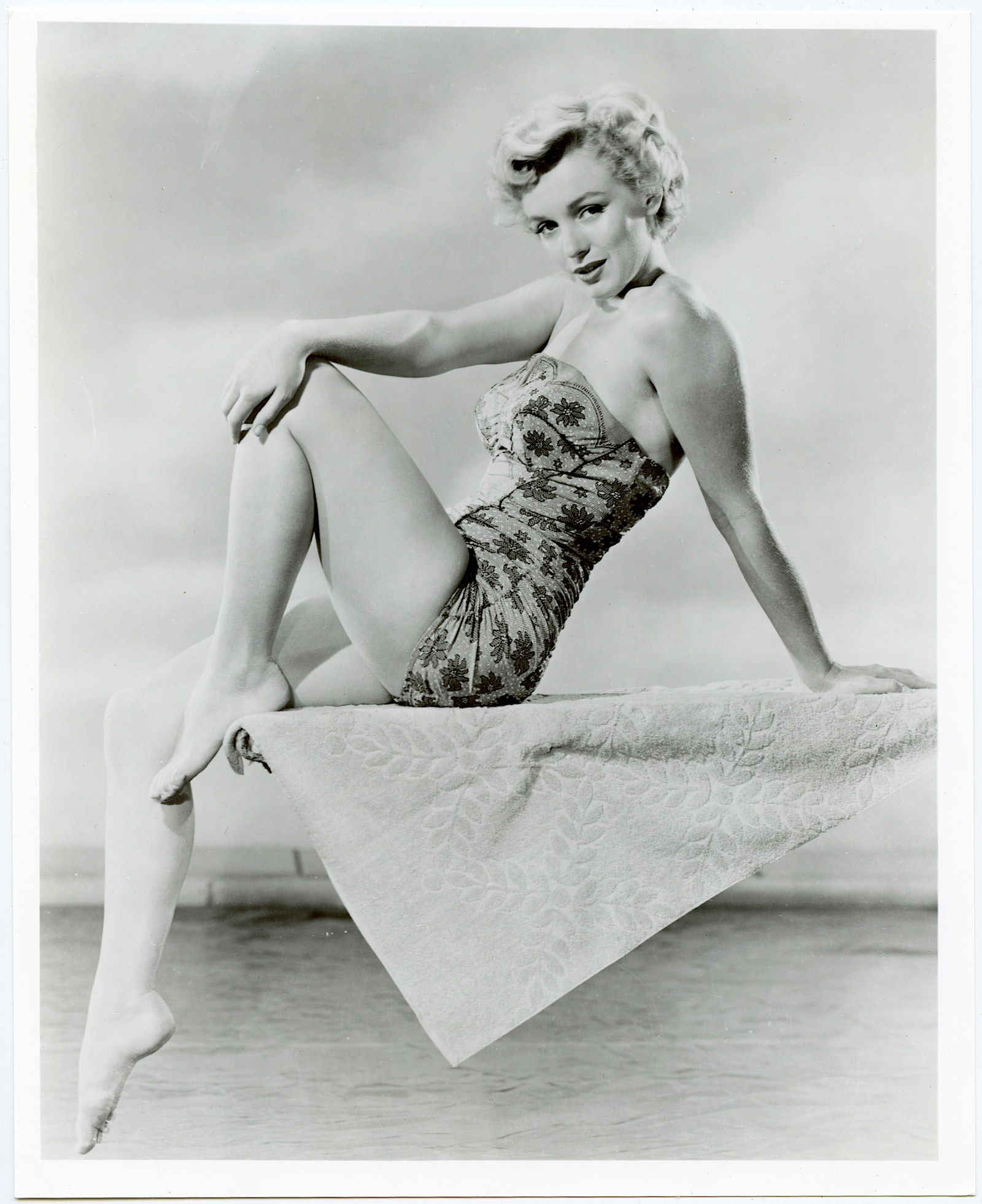 Original Still or Reproduction Photo of MARILYN MONROE: This lot is coming from the estate of a collector in RI. The dimensions are Approx. 10" x 8". This lot is located in Boca Raton, Fl and its shipment will be made directly by Artelisted. Shipping insur