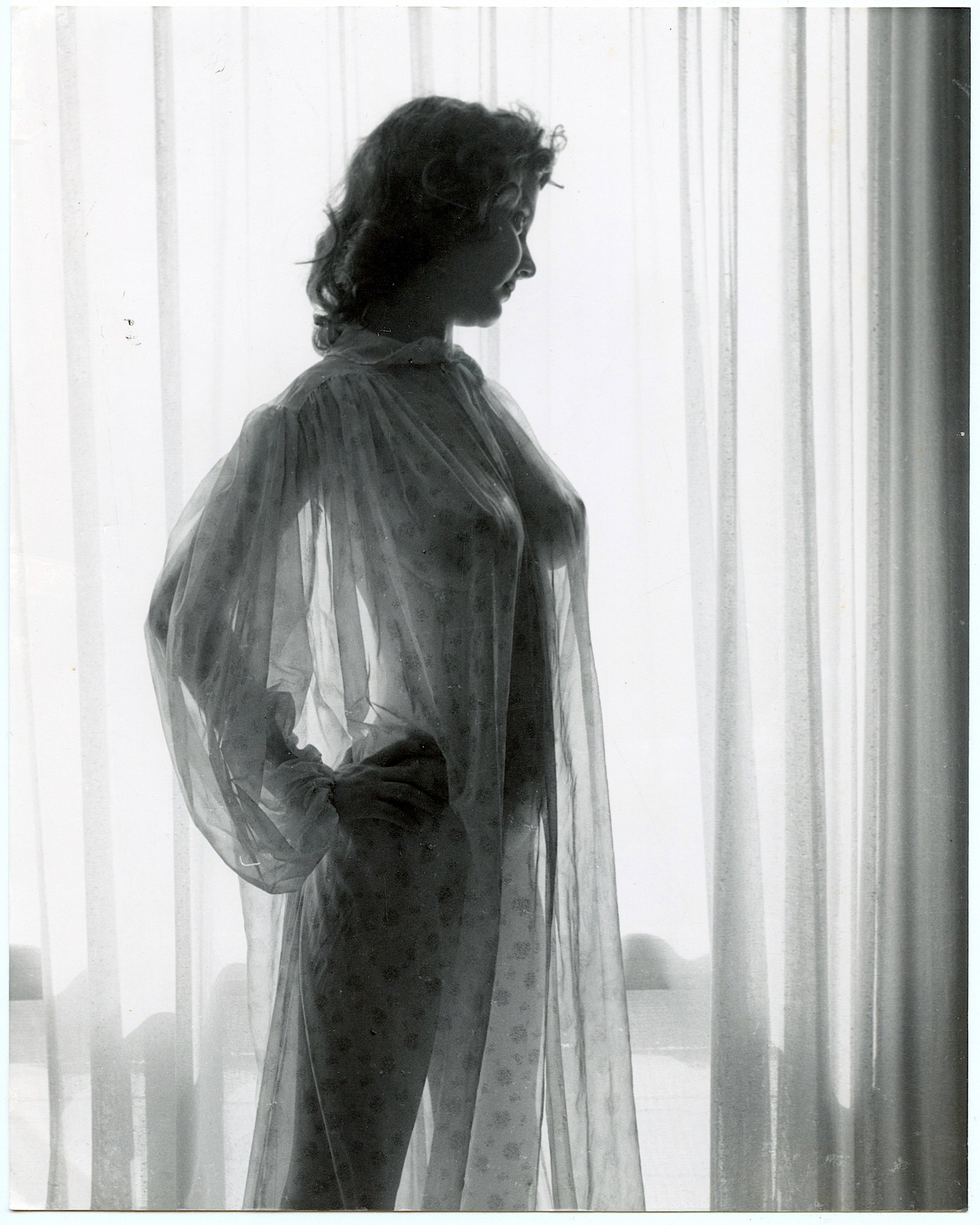 Estate of BUNNY YEAGER Original Pin Up Photograph: This lot is coming from Bunny Yeager's estate/archives. Linnea Eleanor "Bunny" Yeager (March 13, 1929 - May 24, 2014) was an American photographer and pin-up model. She met Bettie Page in 1954, and to