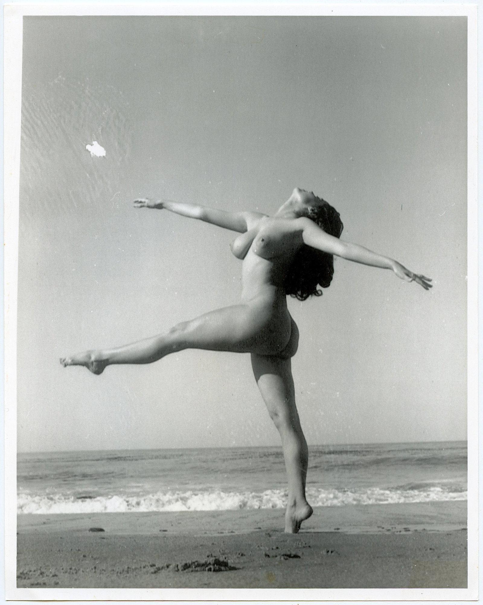 Estate of BUNNY YEAGER Original Pin Up Photograph: This lot is coming from Bunny Yeager's estate/archives. Linnea Eleanor "Bunny" Yeager (March 13, 1929 - May 24, 2014) was an American photographer and pin-up model. She met Bettie Page in 1954, and to