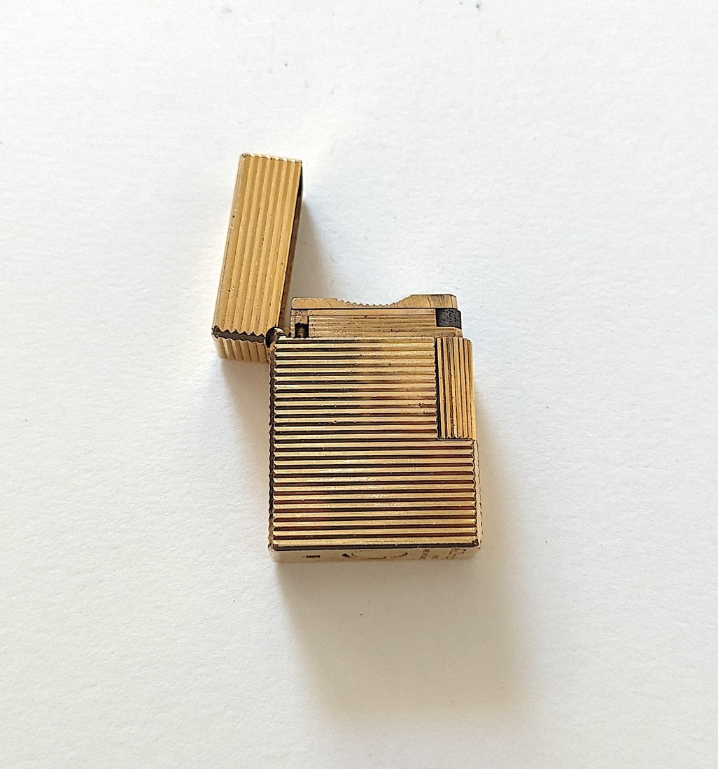 Vintage Antique DUPONT Gold Plated Lighter: Provenance from the estate of a deceased collector in South Florida. We have attached quality images to show its actual condition. This lot is located in Boca Raton, Fl and its shipment will be made d