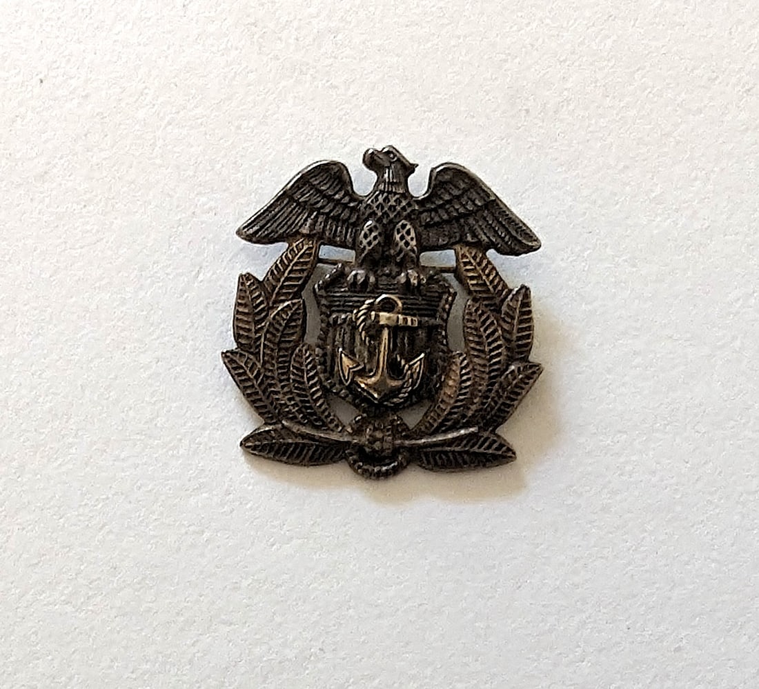 Vintage Rare Original Military Pin Insignia: Provenance from the estate of a deceased collector in South Florida. We have attached quality images to show its actual condition. This lot is located in Boca Raton, Fl and its shipment will be made d
