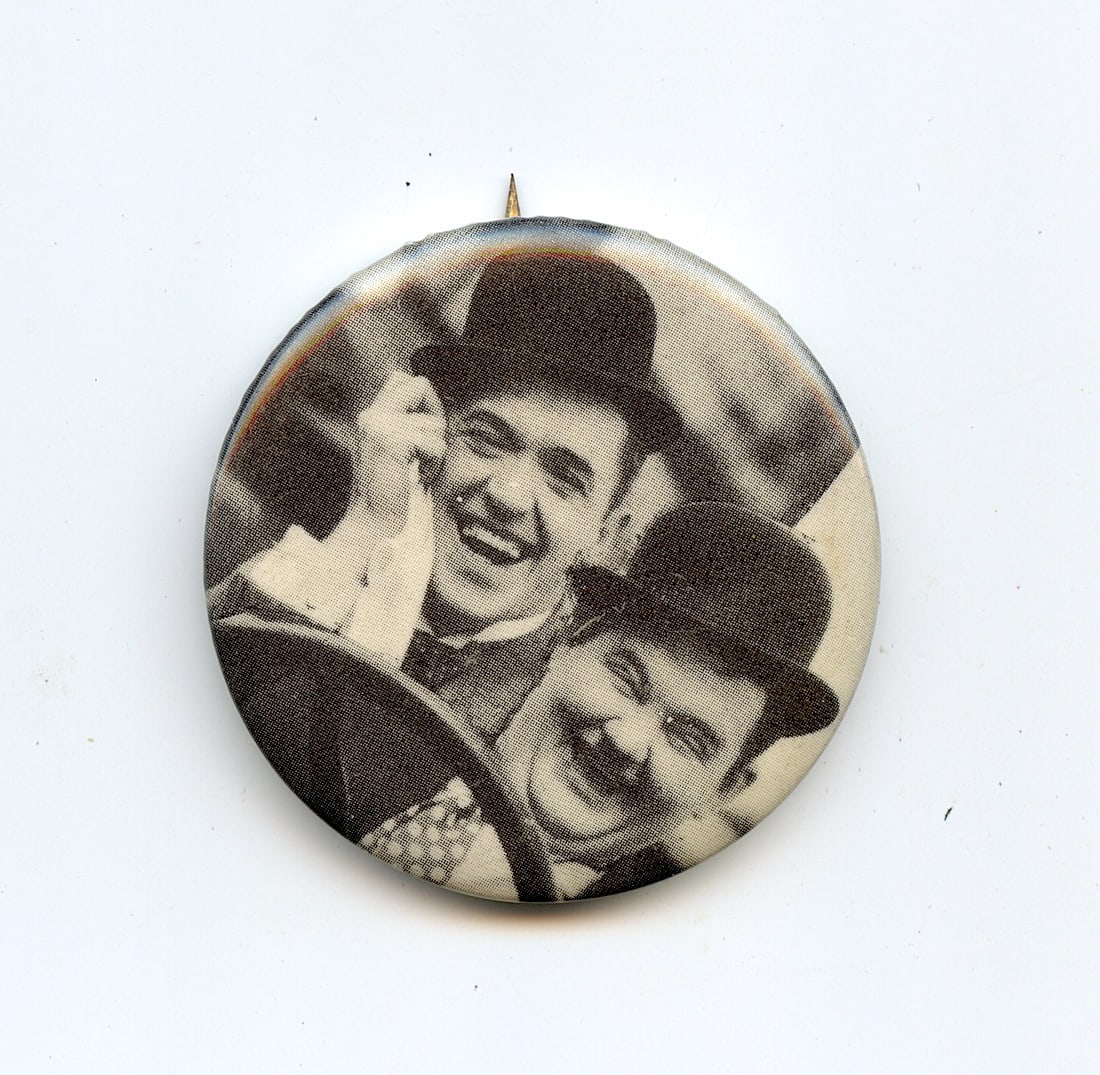 Vintage Original Sandy Val Graphics B&W Pin Button (1 of 2)