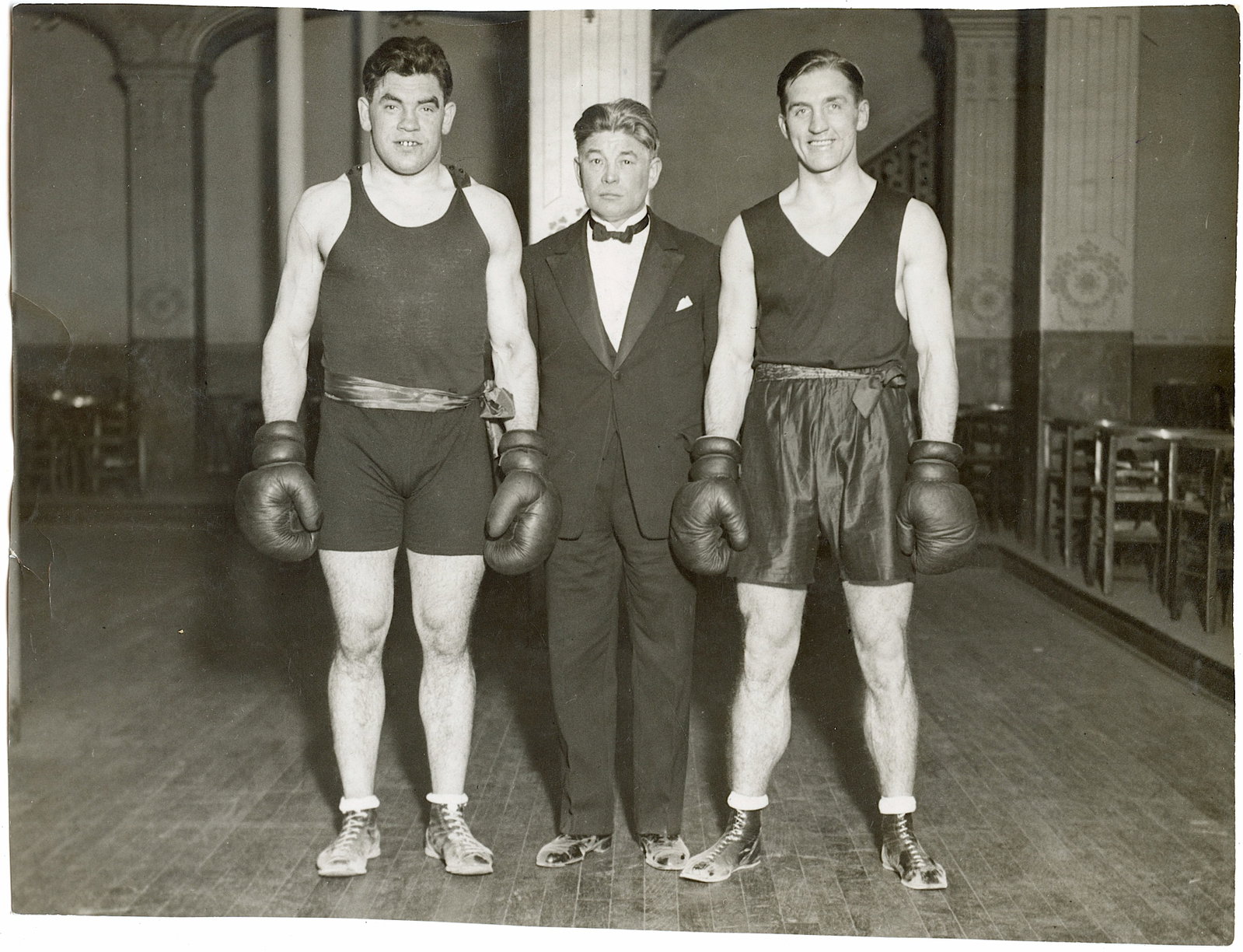 GEORGE CARPENTIER Rare Historical Photo Boxing: This vintage lot has been carefully selected by the Artelisted's Auctioneer from the estates of deceased collectors in the US and Europe. We have included quality images to show it's actual condition.