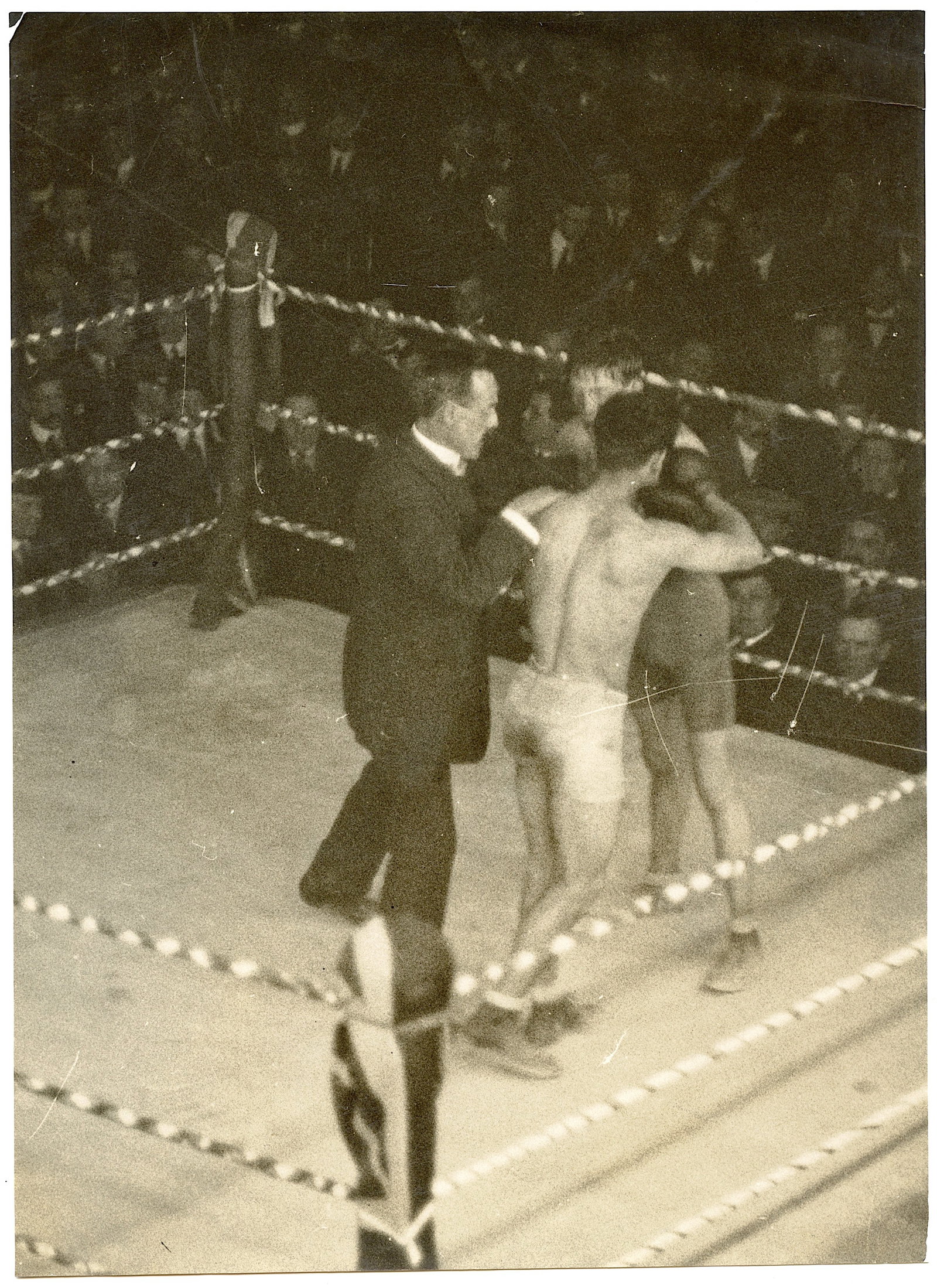 GEORGE CARPENTIER (attrb) Rare Historical Photo Boxing: This vintage lot has been carefully selected by the Artelisted's Auctioneer from the estates of deceased collectors in the US and Europe. We have included quality images to show it's actual condition.