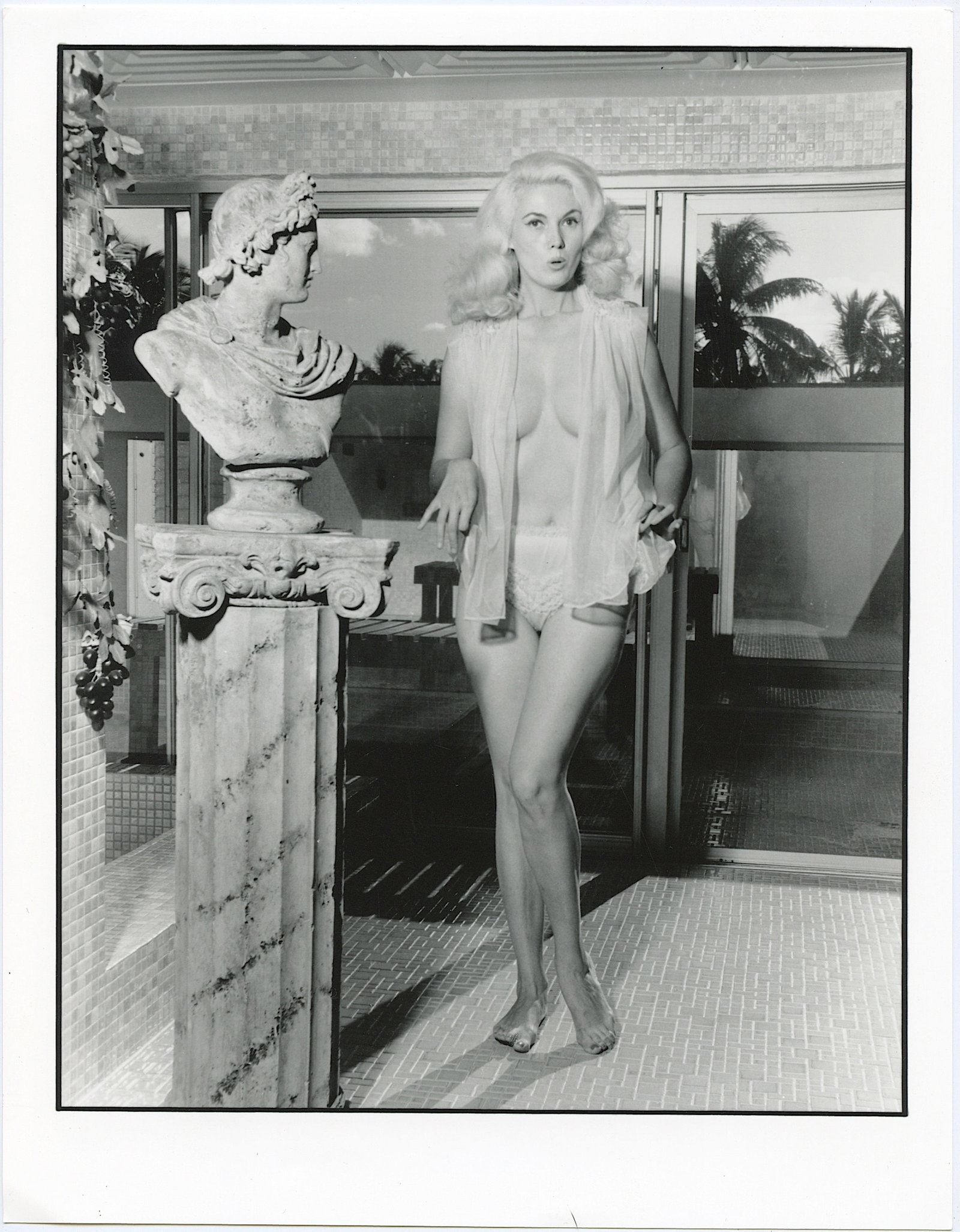 From Estate BUNNY YEAGER Original Pin Up Photo: This lot is coming from Bunny Yeager's estate/archives. Linnea Eleanor "Bunny" Yeager (March 13, 1929 - May 24, 2014) was an American photographer and pin-up model. She met Bettie Page in 1954, and to
