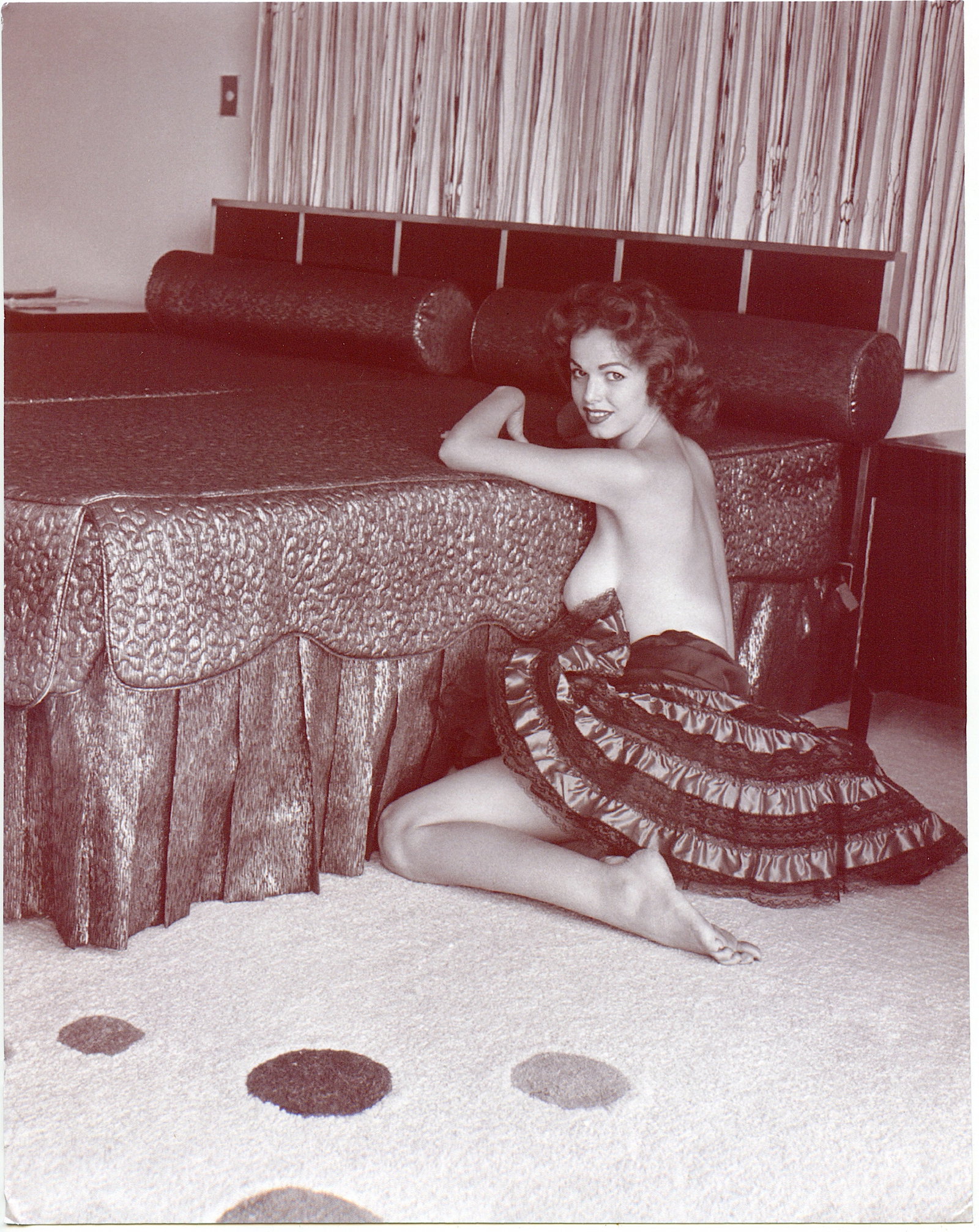 From Estate BUNNY YEAGER Original Pin Up Photo: This lot is coming from Bunny Yeager's estate/archives. Linnea Eleanor "Bunny" Yeager (March 13, 1929 - May 24, 2014) was an American photographer and pin-up model. She met Bettie Page in 1954, and to