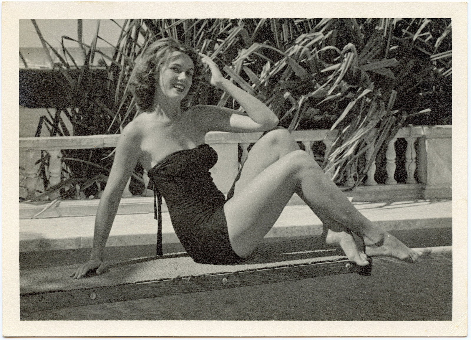 From Estate BUNNY YEAGER Original Pin Up Photo: This lot is coming from Bunny Yeager's estate/archives. Linnea Eleanor "Bunny" Yeager (March 13, 1929 - May 24, 2014) was an American photographer and pin-up model. She met Bettie Page in 1954, and to