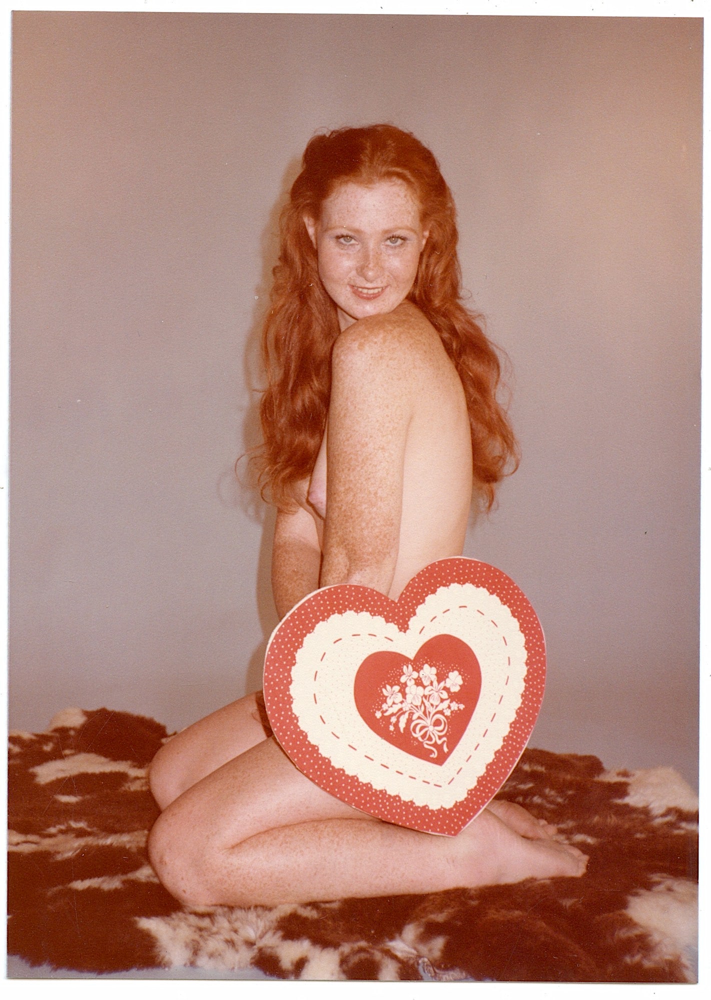 From Estate BUNNY YEAGER Original Pin Up Photo: This lot is coming from Bunny Yeager's estate/archives. Linnea Eleanor "Bunny" Yeager (March 13, 1929 - May 24, 2014) was an American photographer and pin-up model. She met Bettie Page in 1954, and to