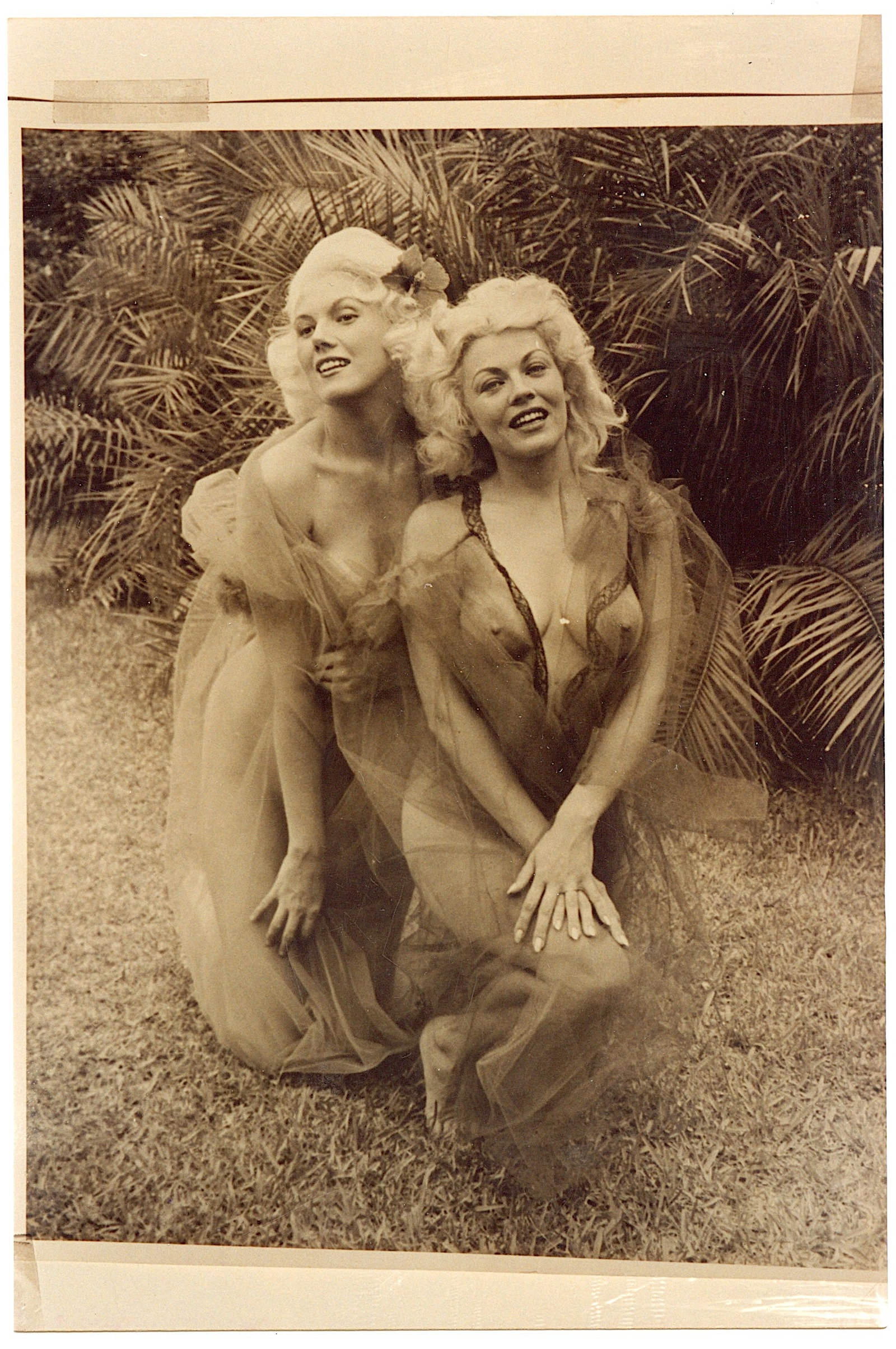 From Estate BUNNY YEAGER Original Pin Up Photo: This lot is coming from Bunny Yeager's estate/archives. Linnea Eleanor "Bunny" Yeager (March 13, 1929 - May 24, 2014) was an American photographer and pin-up model. She met Bettie Page in 1954, and to