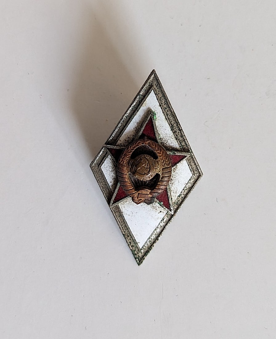 Rare URSS Russian Soviet Military Pin Insignia: Provenance from the estate of a deceased collector in the USA. Please, see all the attached quality images showing its actual condition. This lot is located in Boca Raton, Fl and its shipment will be 