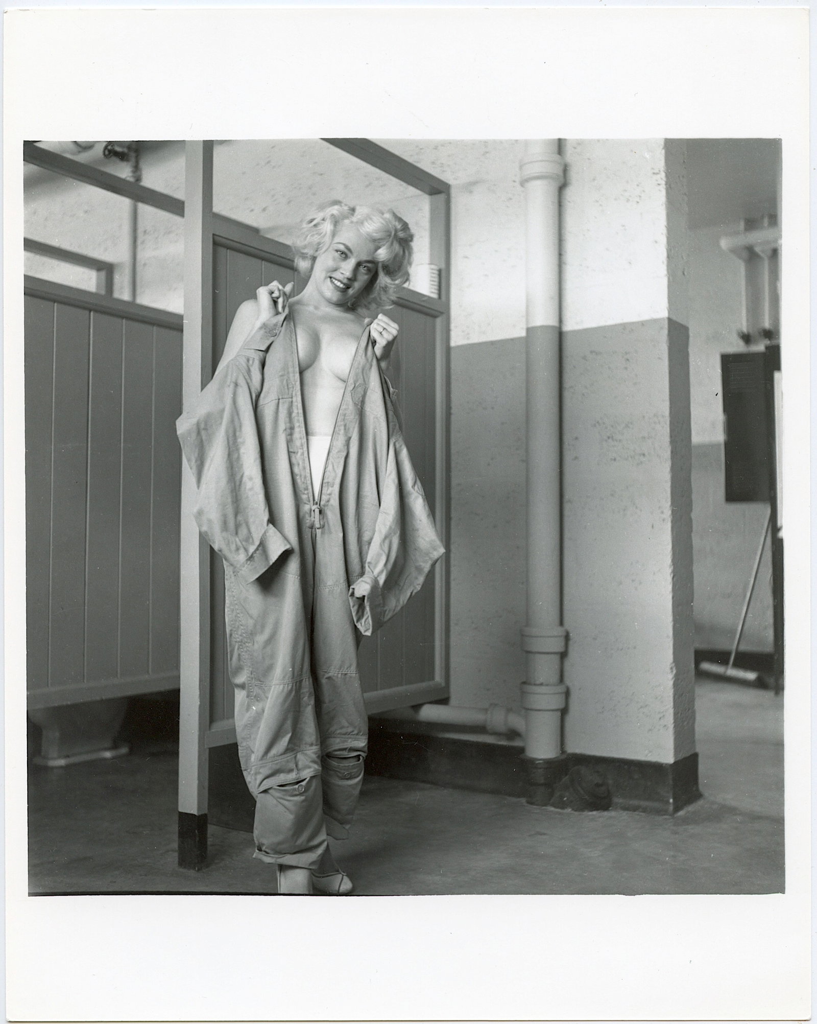 MARILYN MONROE Type 2 Photograph 8" x 10" (1 of 2)