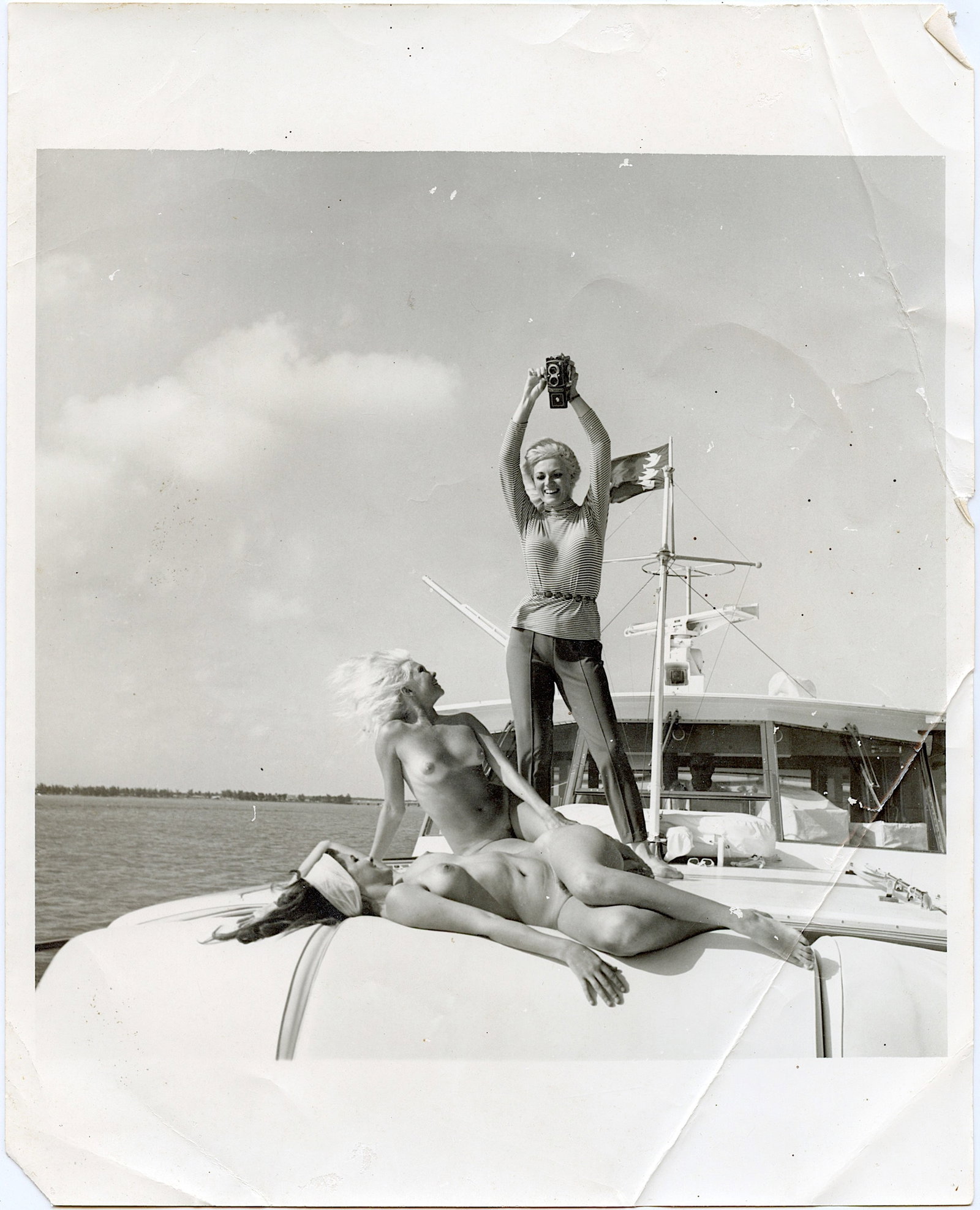 Vintage 1920s to 1940's Pin Up Photo Archives Bunny Yeager: This lot is coming from Bunny Yeager's estate/archives. Linnea Eleanor "Bunny" Yeager (March 13, 1929 - May 24, 2014) was an American photographer and pin-up model. She met Bettie Page in 1954, and to