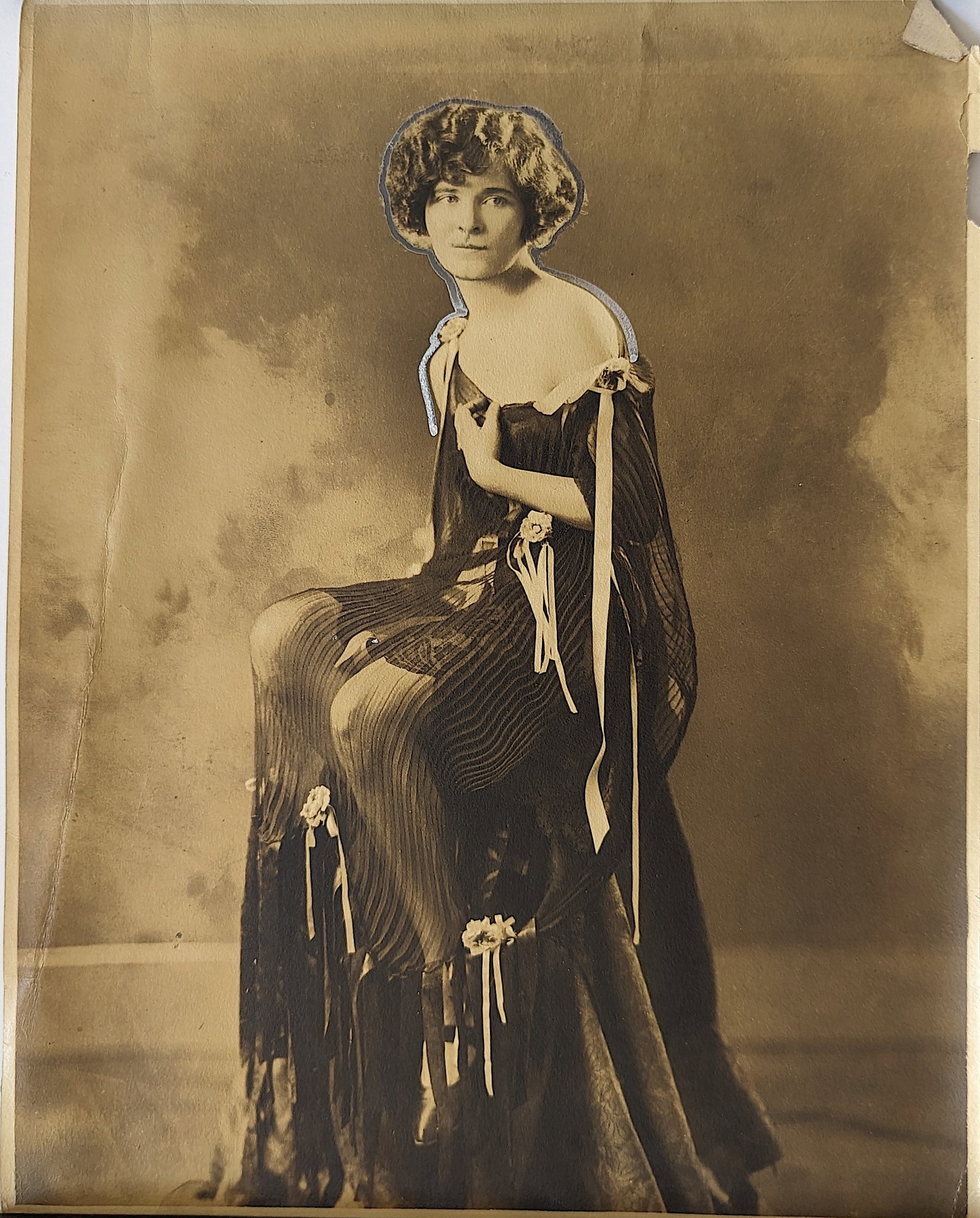 Original Antique Photo Actress Gladys Lloyd (1895-1971): We have included quality images to show it's condition and related information. Provenance from the estate of a collector in RI. The dimensions are Approx. 14" x 11" (small variances can occur). This